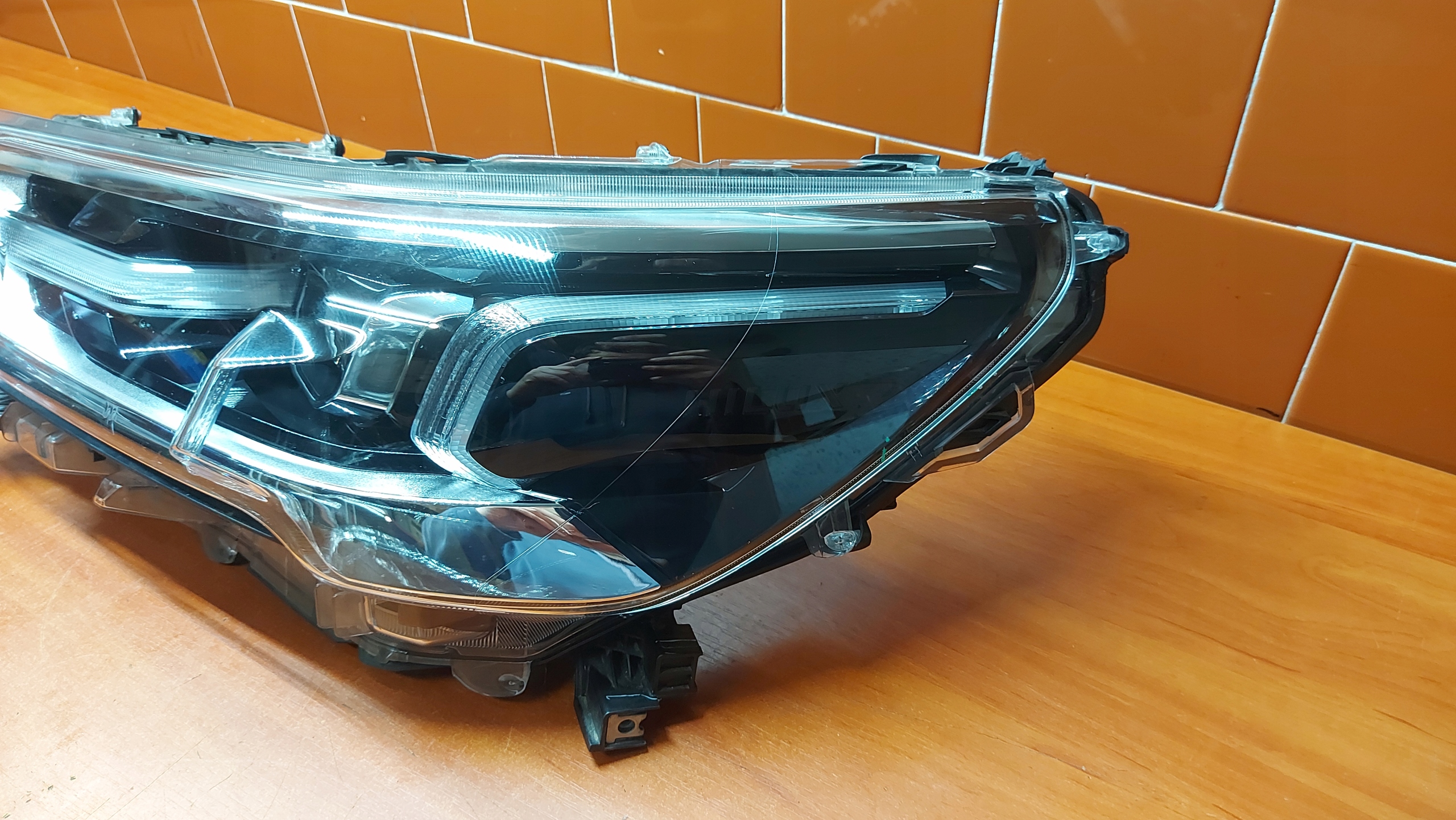 REFLEKTOR light left left front TOYOTA HILUX VIII 20