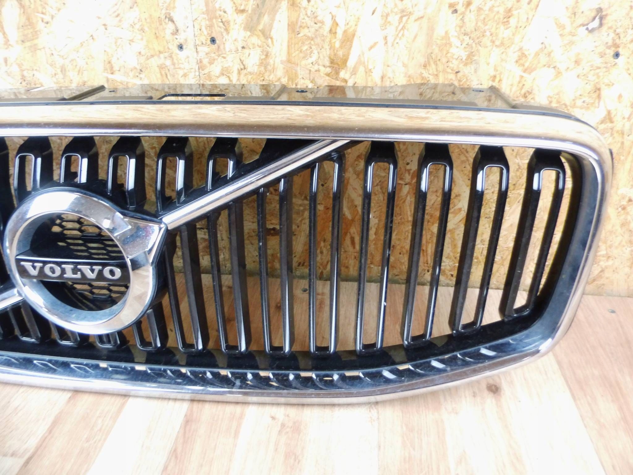 Volvo XC60 2017+ Grille