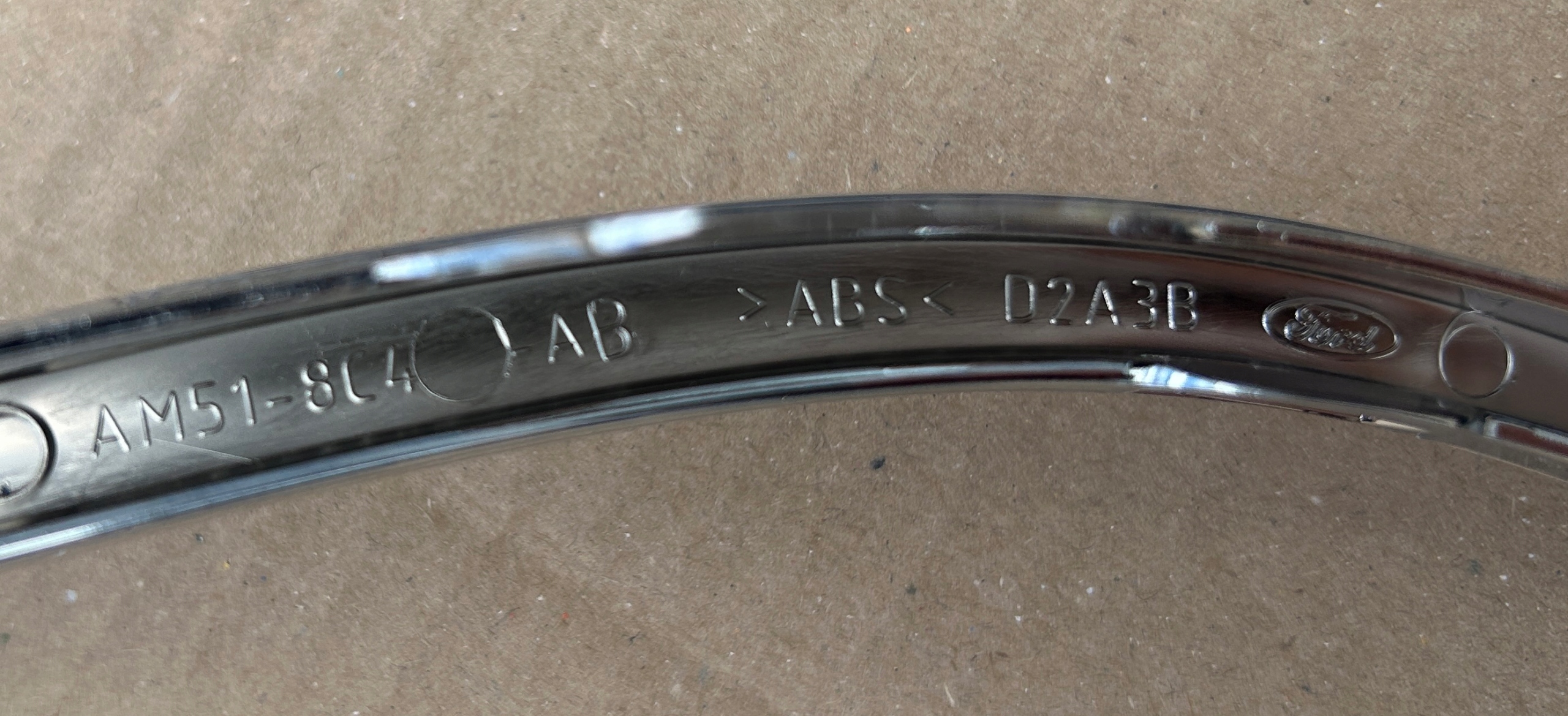 FORD C-MAX MK2 2010-2015 RAMKA CHROM ATRAPA ZDERZAK PRZÓD ORYGINAŁ Kolor srebrny