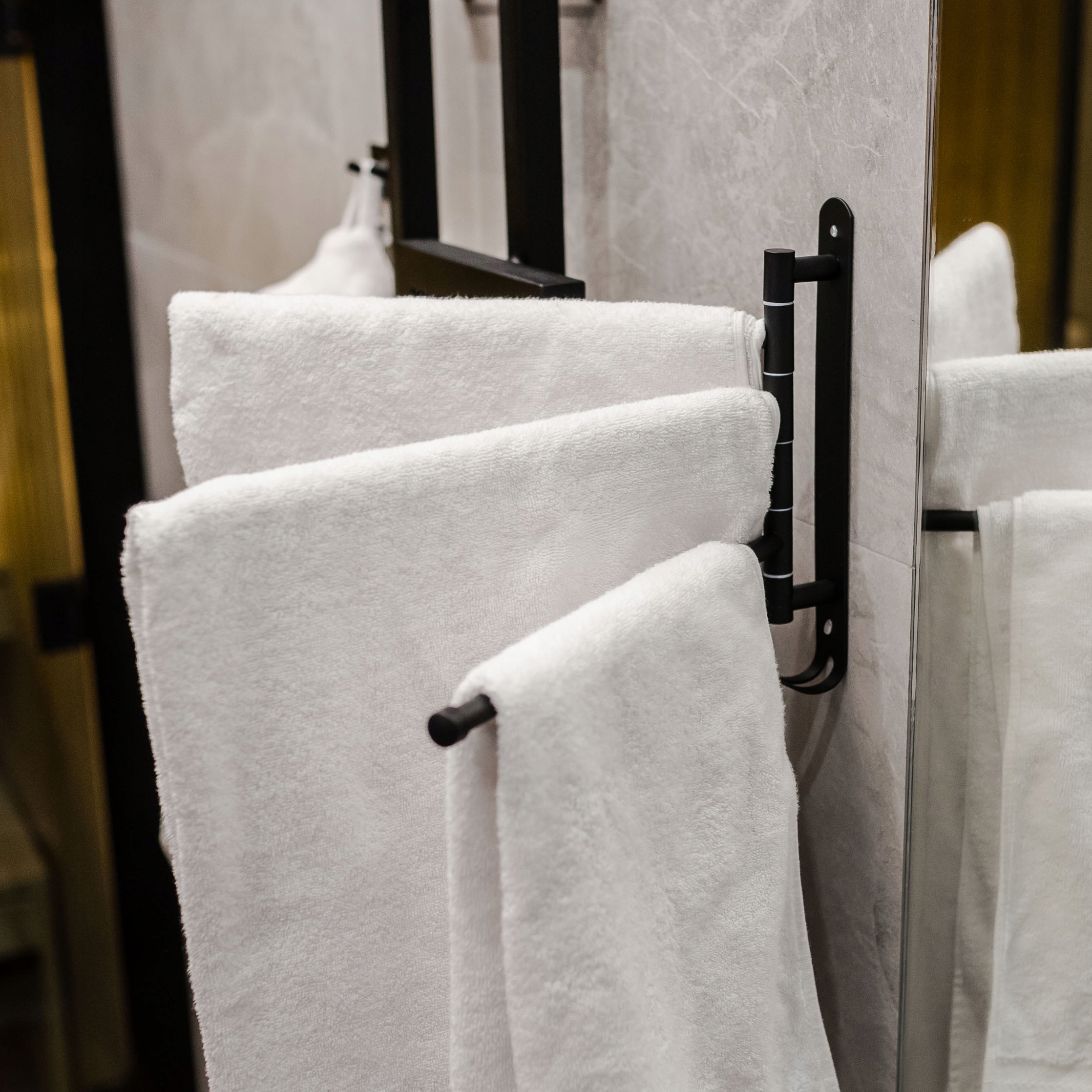 Wieszak łazienkowy ścienny na ręczniki CZARNY LOFT Szerokość 360 mm