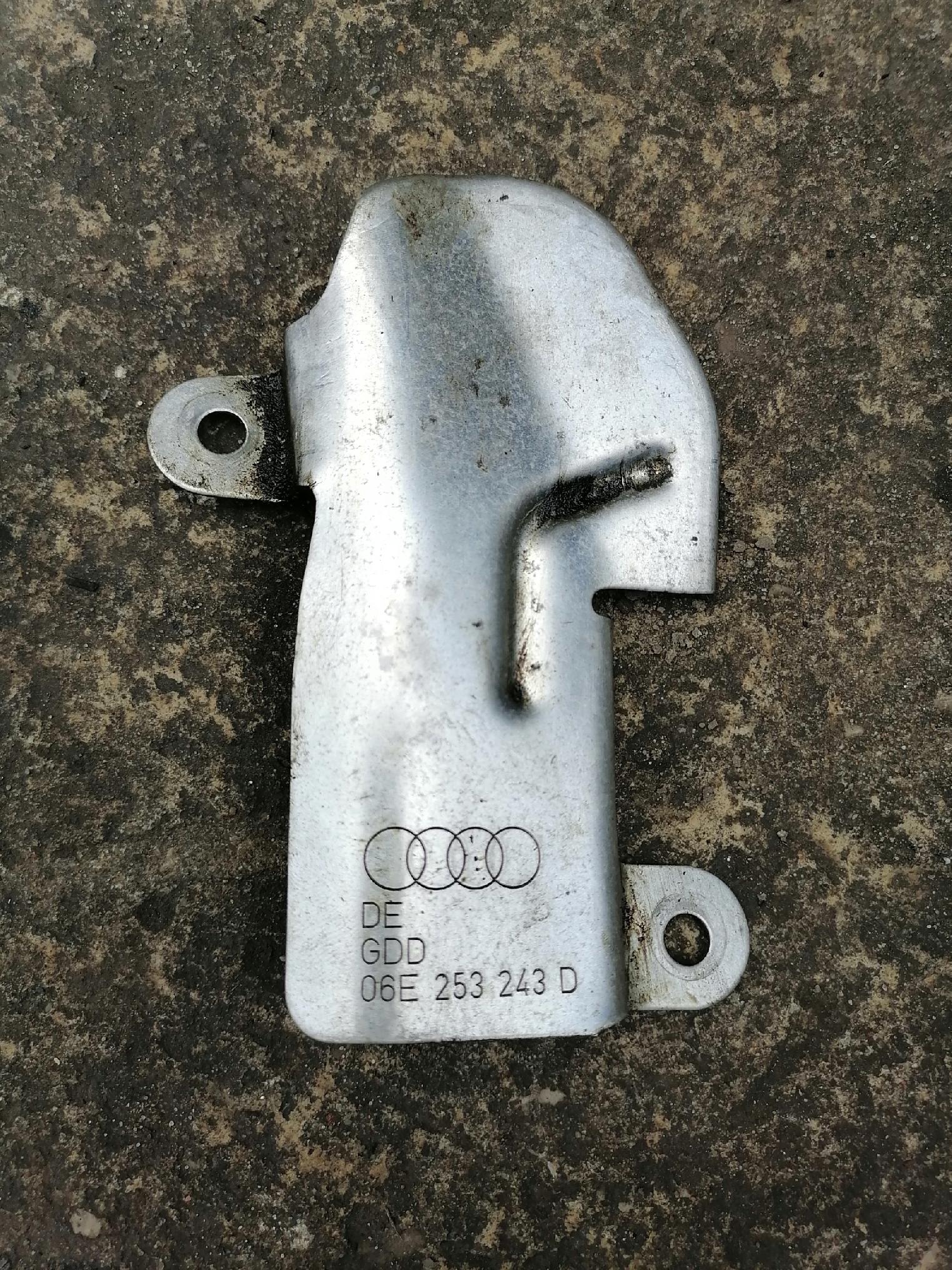 Blende Abdeckung des Abgaskrümmers links AUDI 06E253243D
