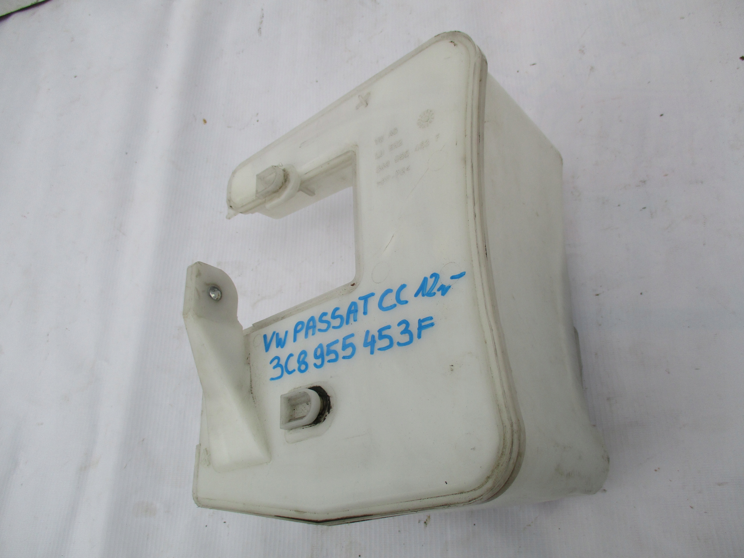 Behälter der Spritzdüse VW Pasat CC 2012r 3C8955453F