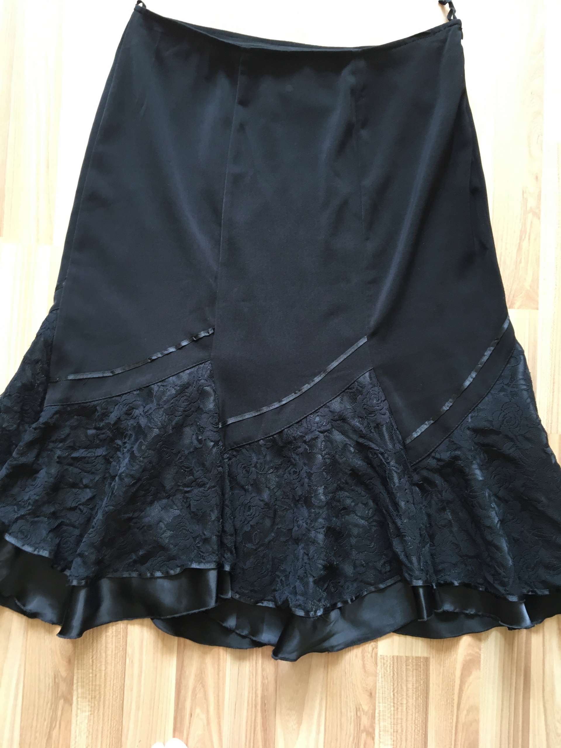 CZARNA SPÓDNICA - DŁUGA - ELEGANCKA KORONKA _r. 46 Kolor czarny