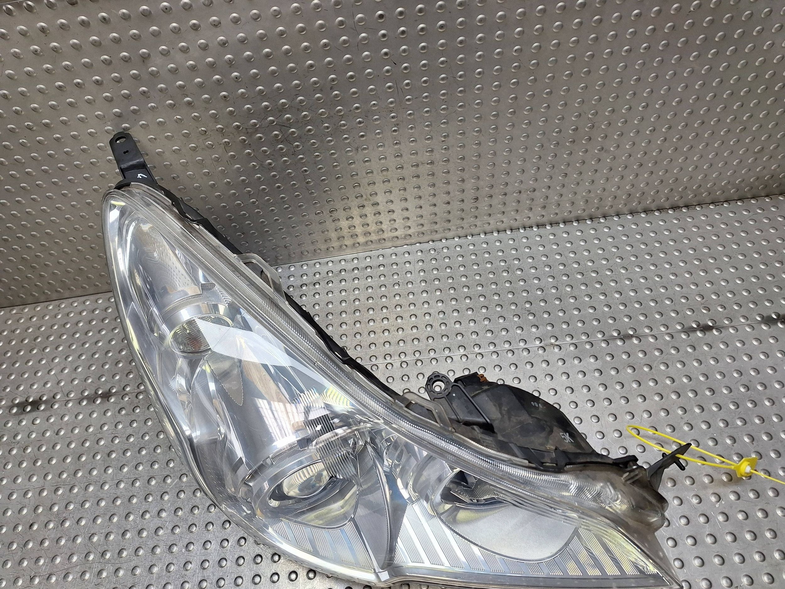 XENON right REFLEKTOR SUBARU LEGACY OUTBACK 09-12 EU
