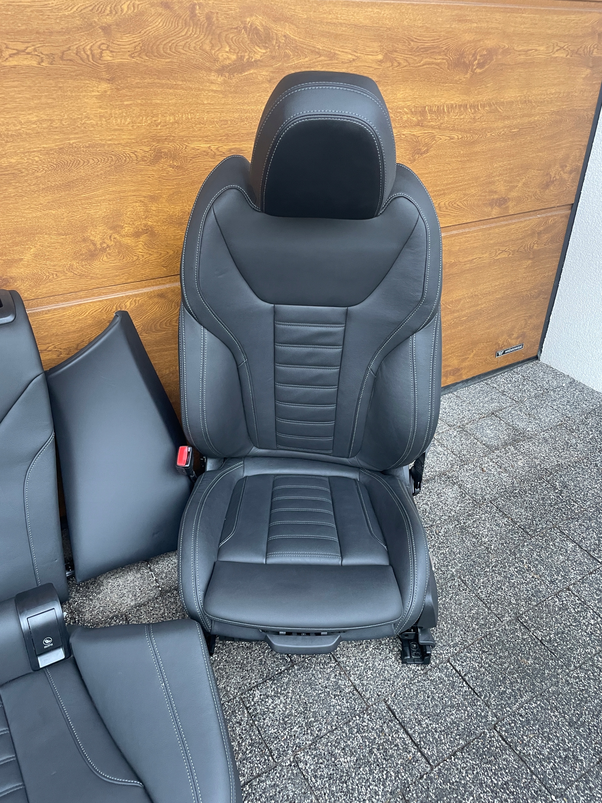 BMW G26 I4 кресла диван бочки обивка