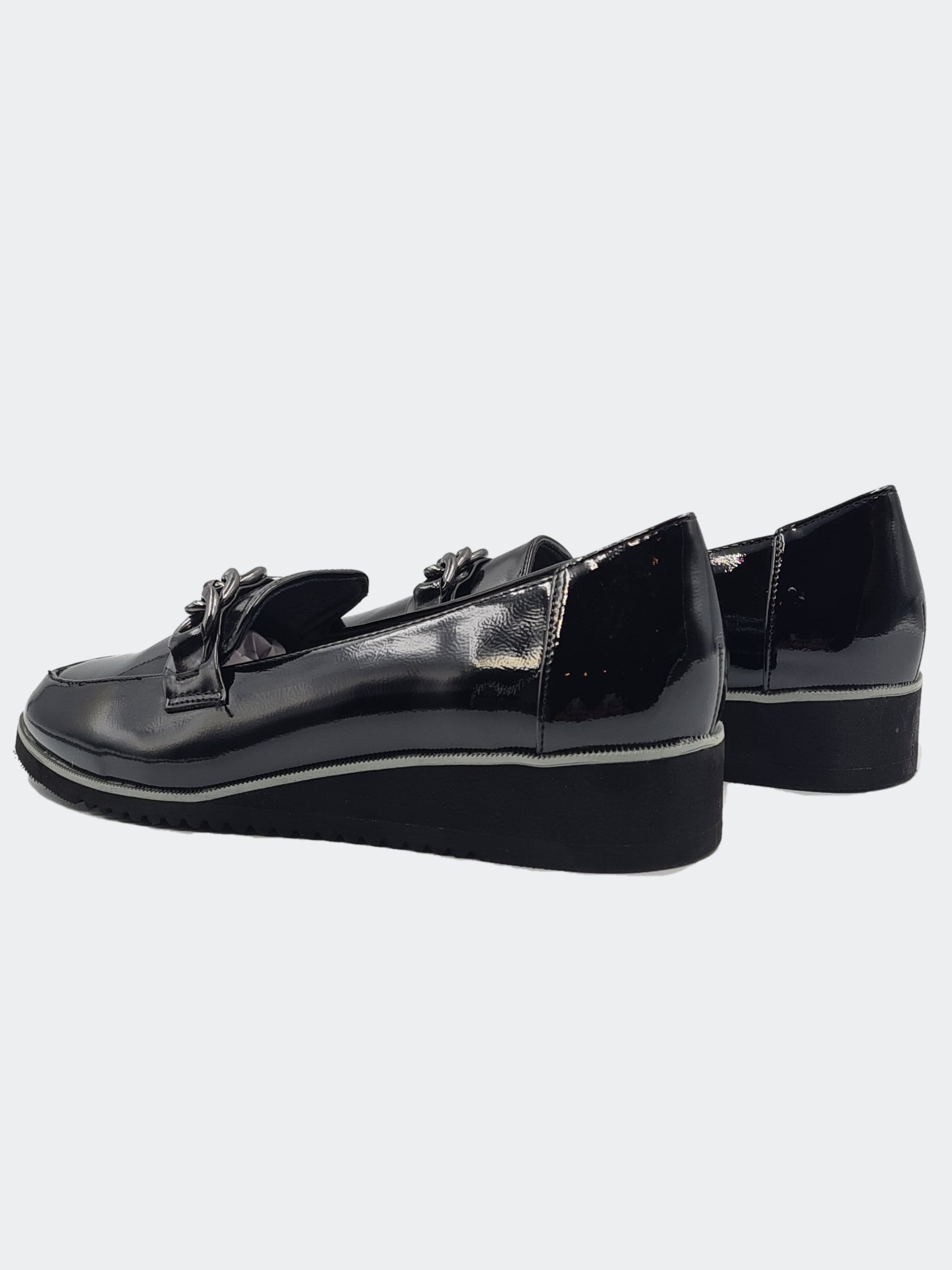 MOKASYNY PÓŁBUTY LAKIEROWANE PLATFORMA ŁAŃCUCH 36 Wzór dominujący inny wzór