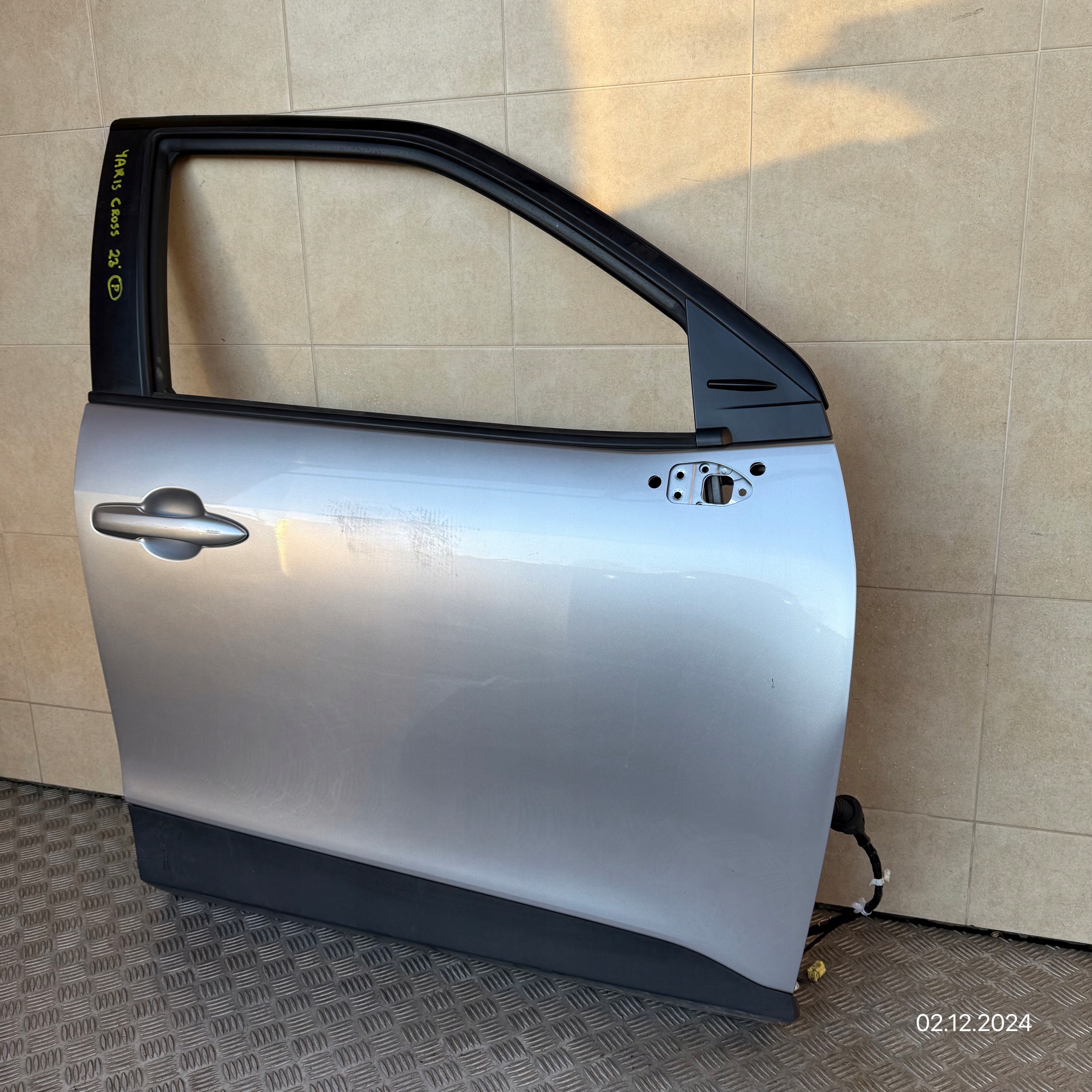 door complete front right TOYOTA YARIS CROSS 2023 ROK