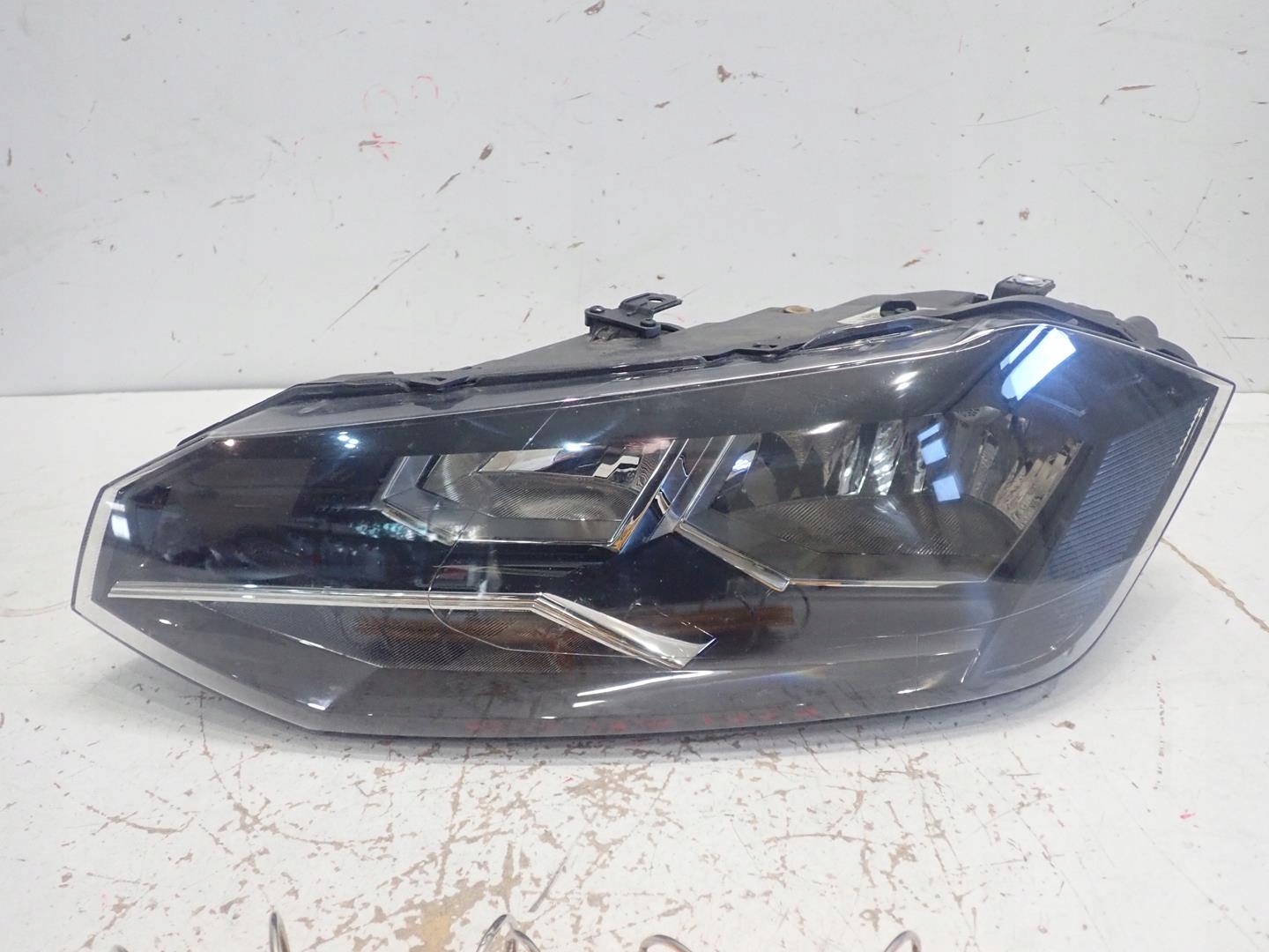 light front przerdnia left VW POLO VI 2017- 2G0