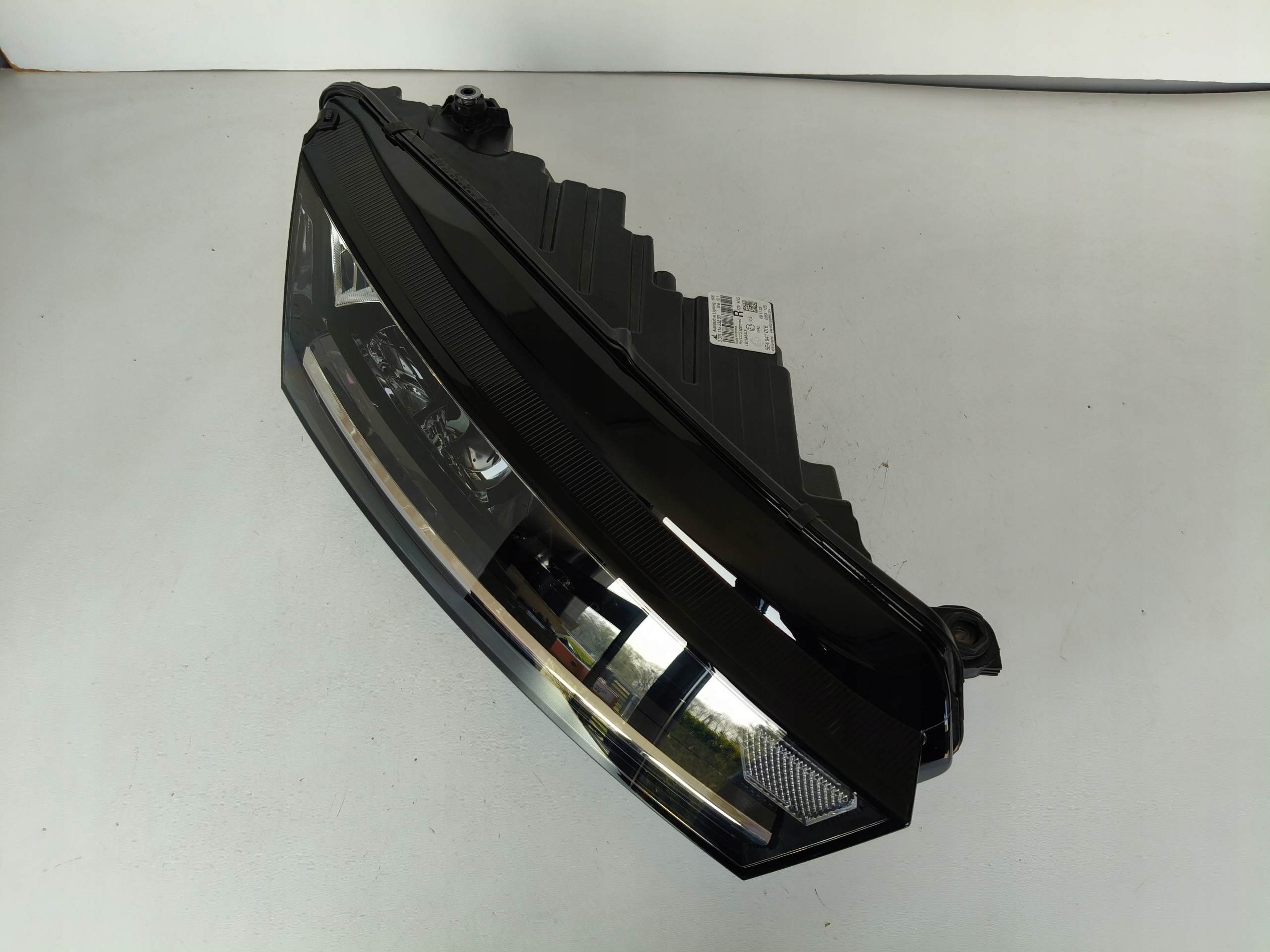 light right REFLEKTOR SKODA OCTAVIA IV 4 5E3 20- FULL LED