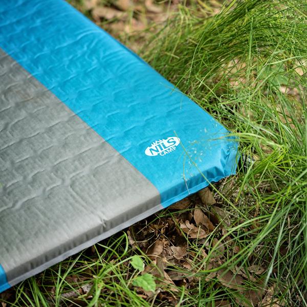 Mata turystyczna SAMOPOMPUJĄCA pod namiot 196x60x5 Kolor dominujący odcienie niebieskiego