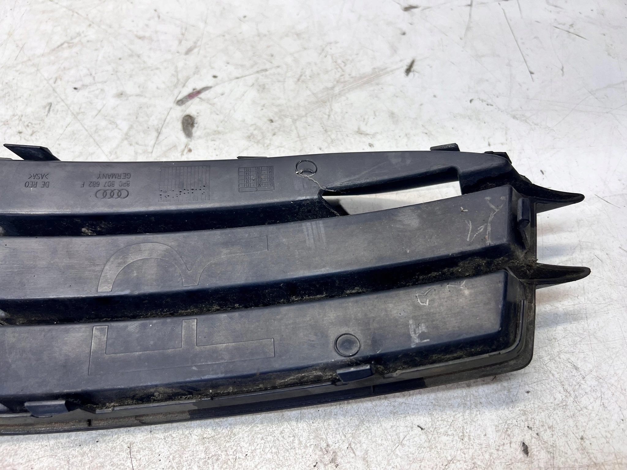 grid grille of a bumper right front AUDI A3 8P 8P0807682F