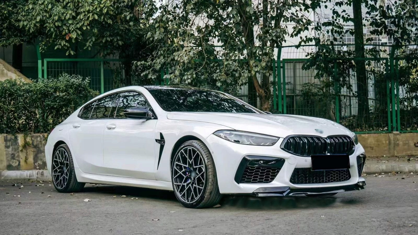 BMW 8 GRANDCOUPE G16 BODYKIT WYGLĄD M8 F93 Kolor bezbarwny