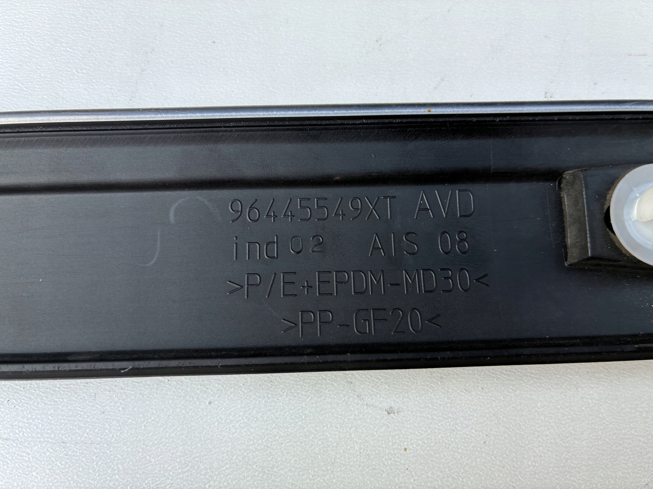 moulding door chrom right front Peugeot 407 04-11r. ==OEM==