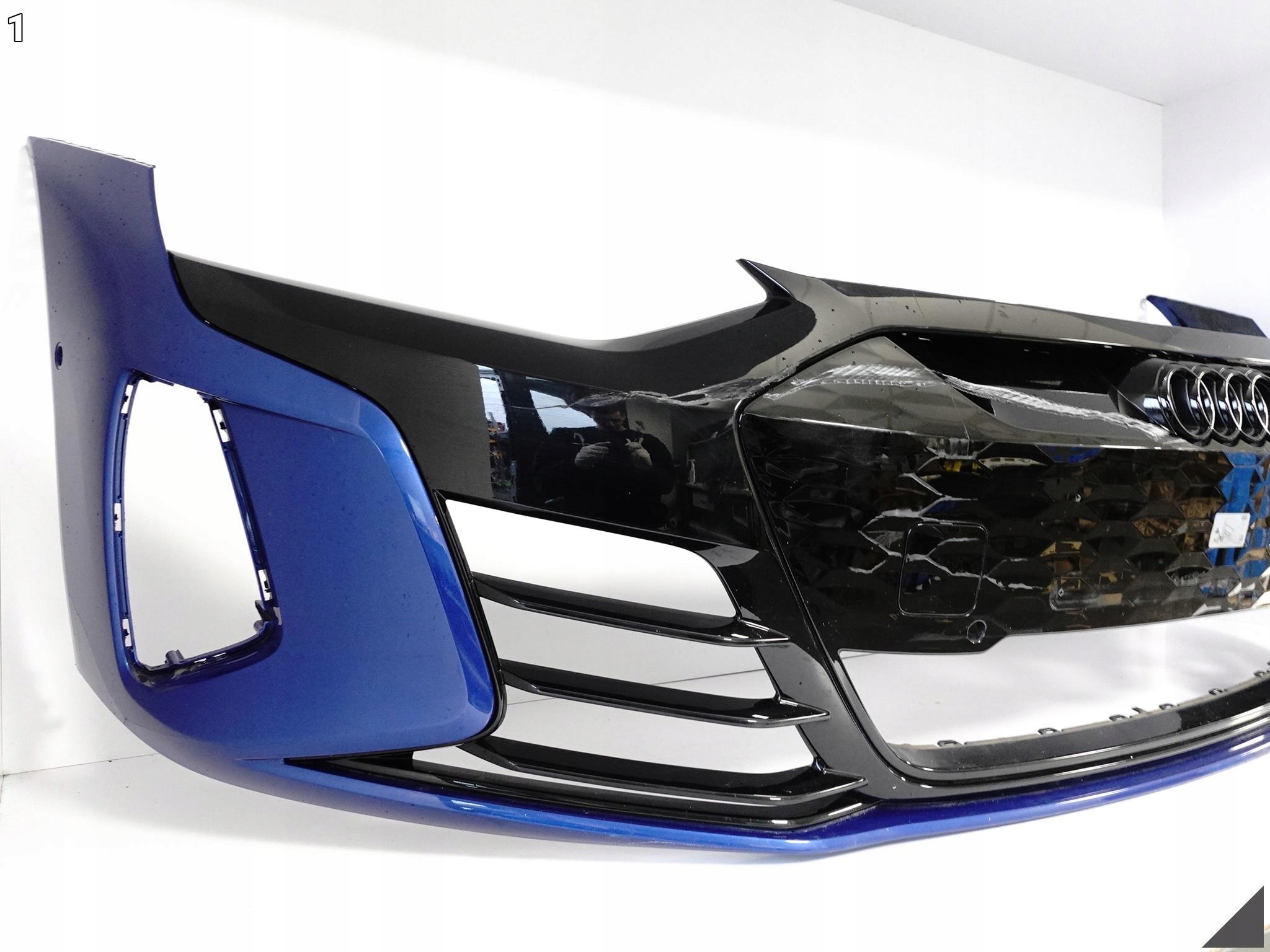 AUDI E-TRON GT RS 4J3 20- bumper grid cap front front *LADNY*
