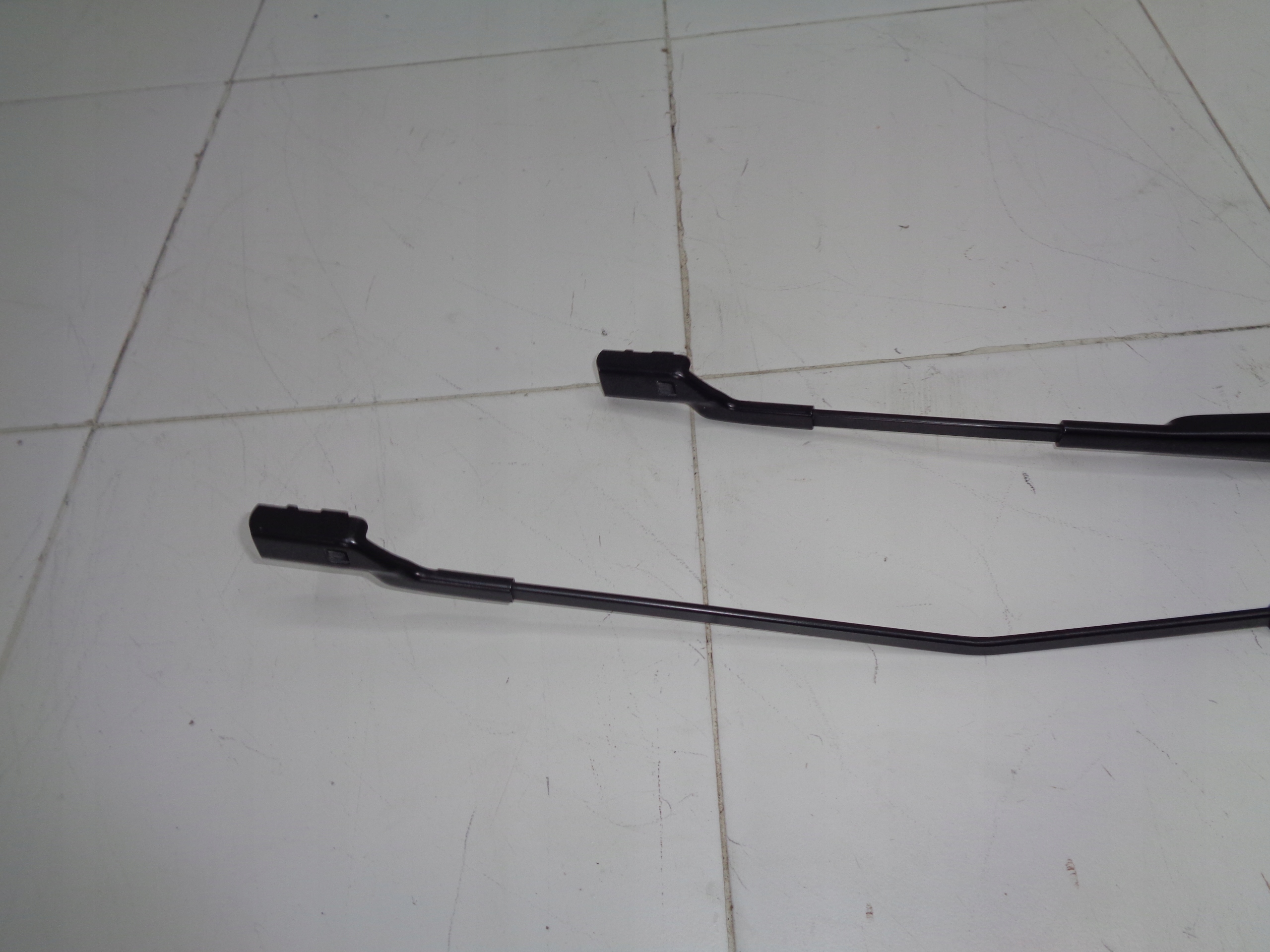 SKODA KAROQ wiper arm right left 17R>