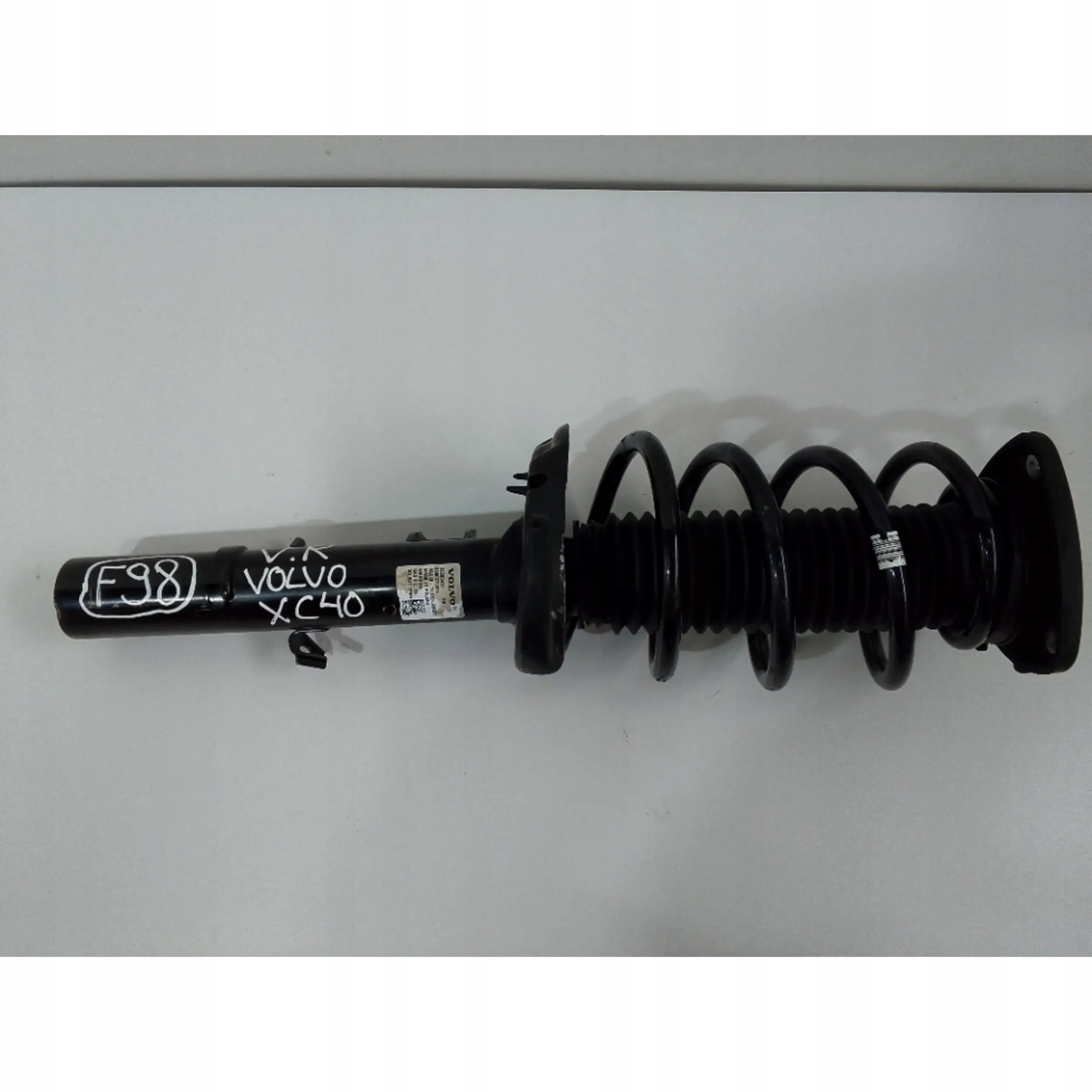 Volvo XC40 amortizeri 32283432