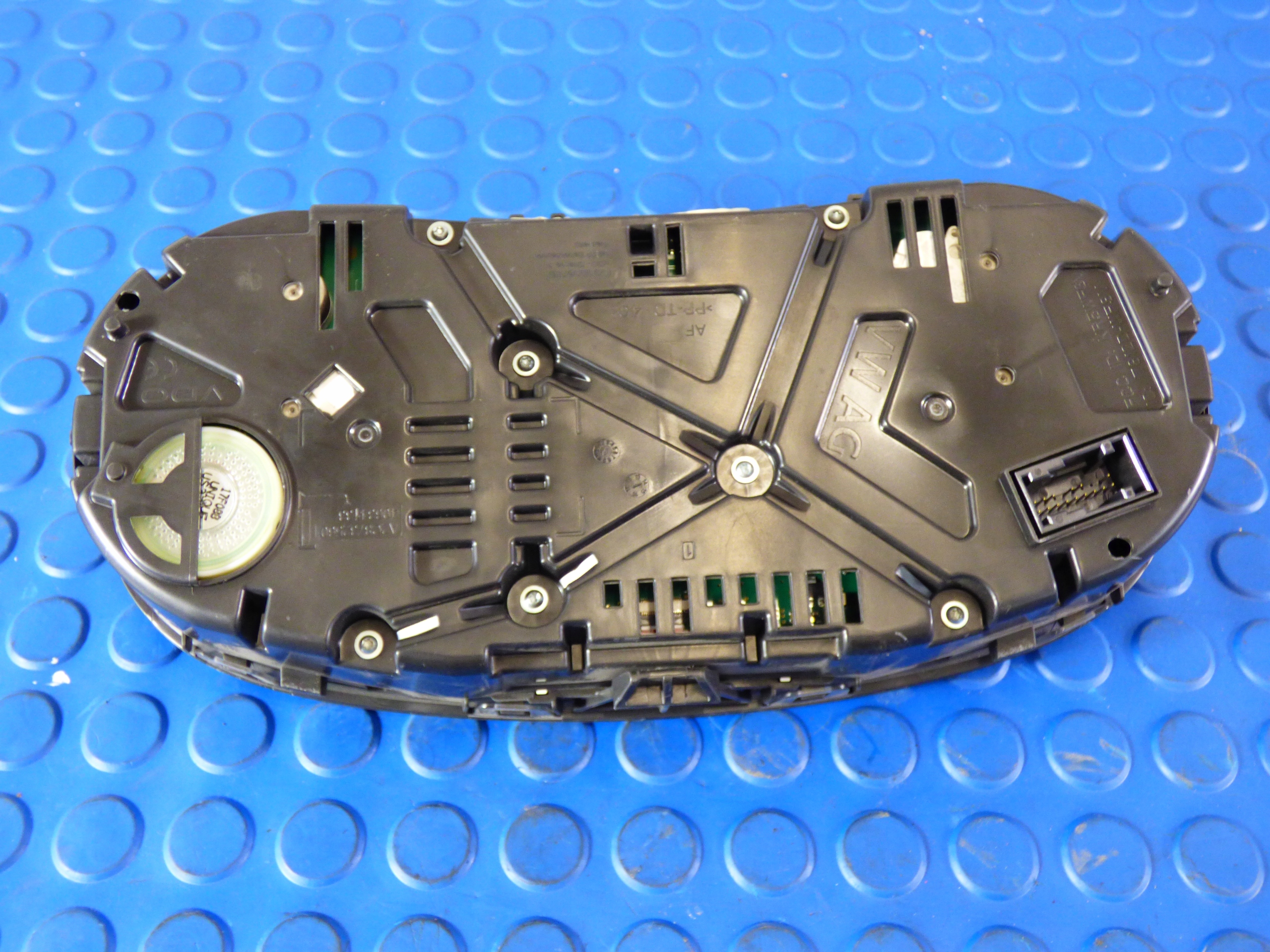 спидометр европа SKODA FABIA III 1.0