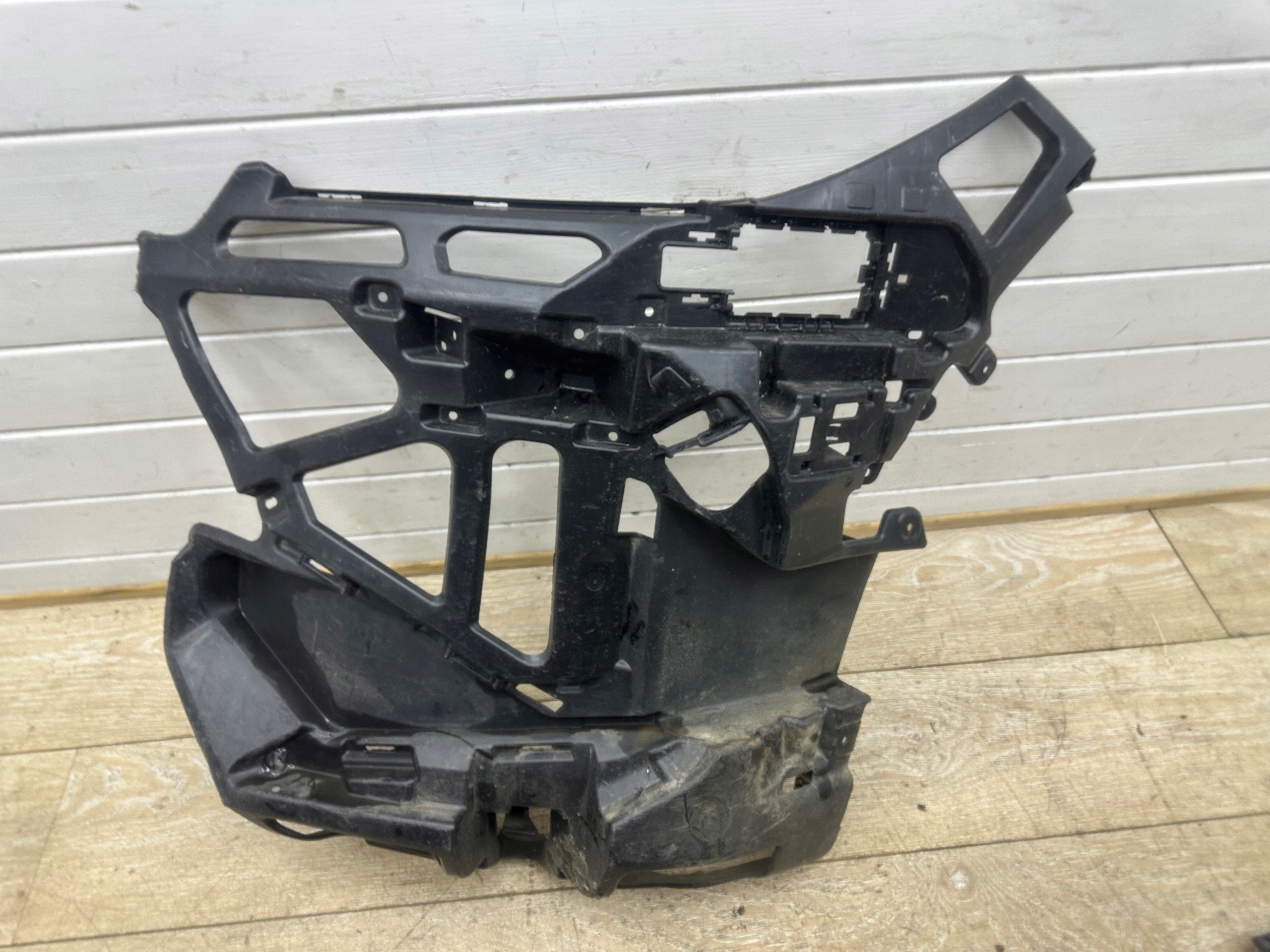 BMW X1 U11 support left of a bumper holder left 9883583