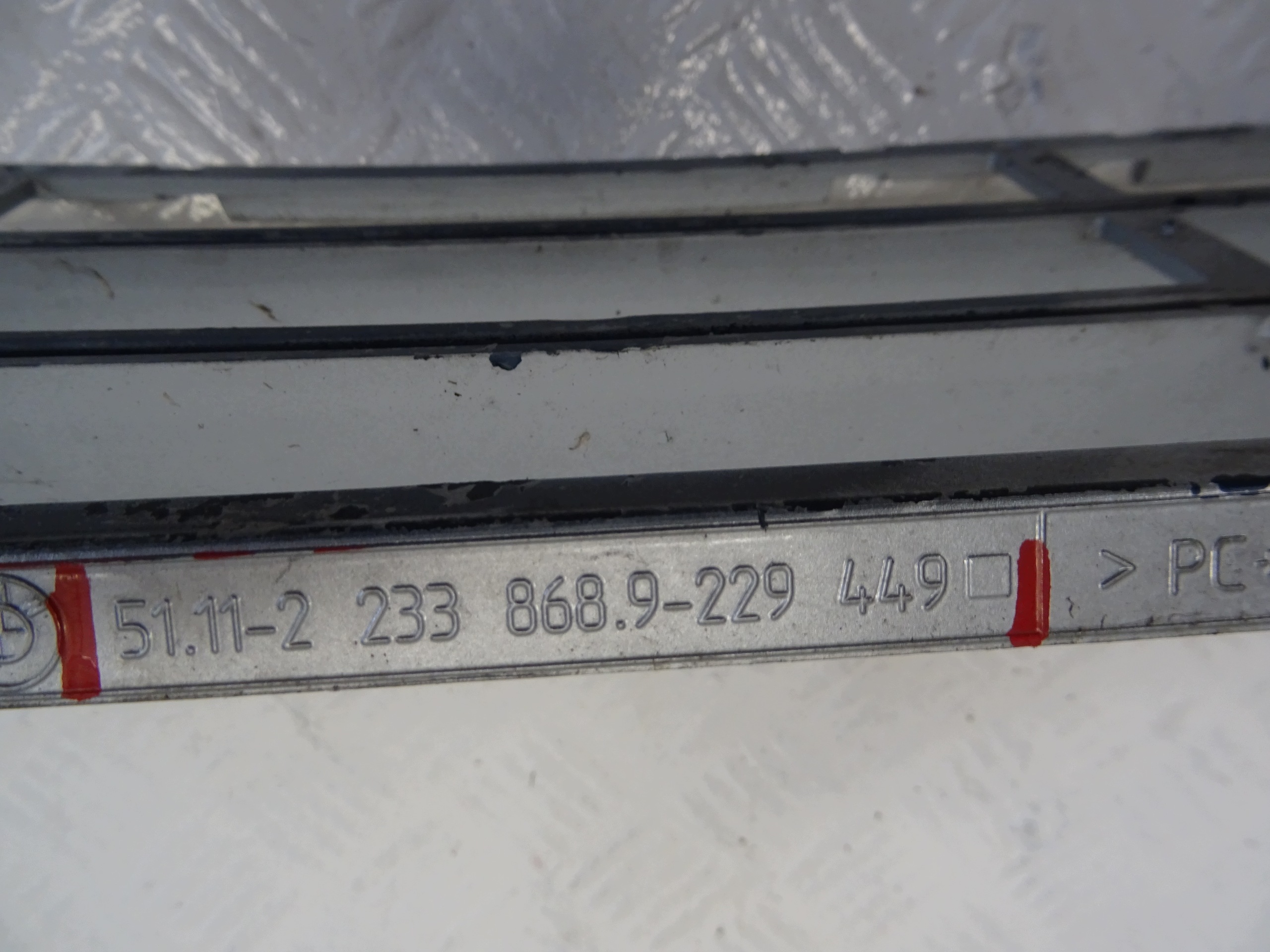 grid of a bumper front central BMW OE 51112233868
