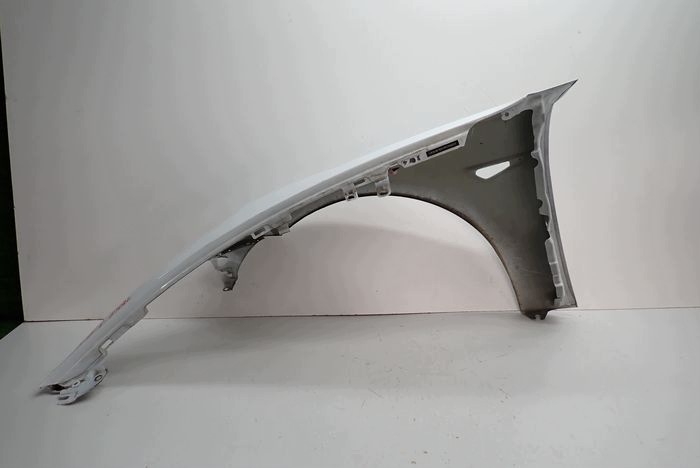 TESLA III 3 17-23 blatník pravý přední předek