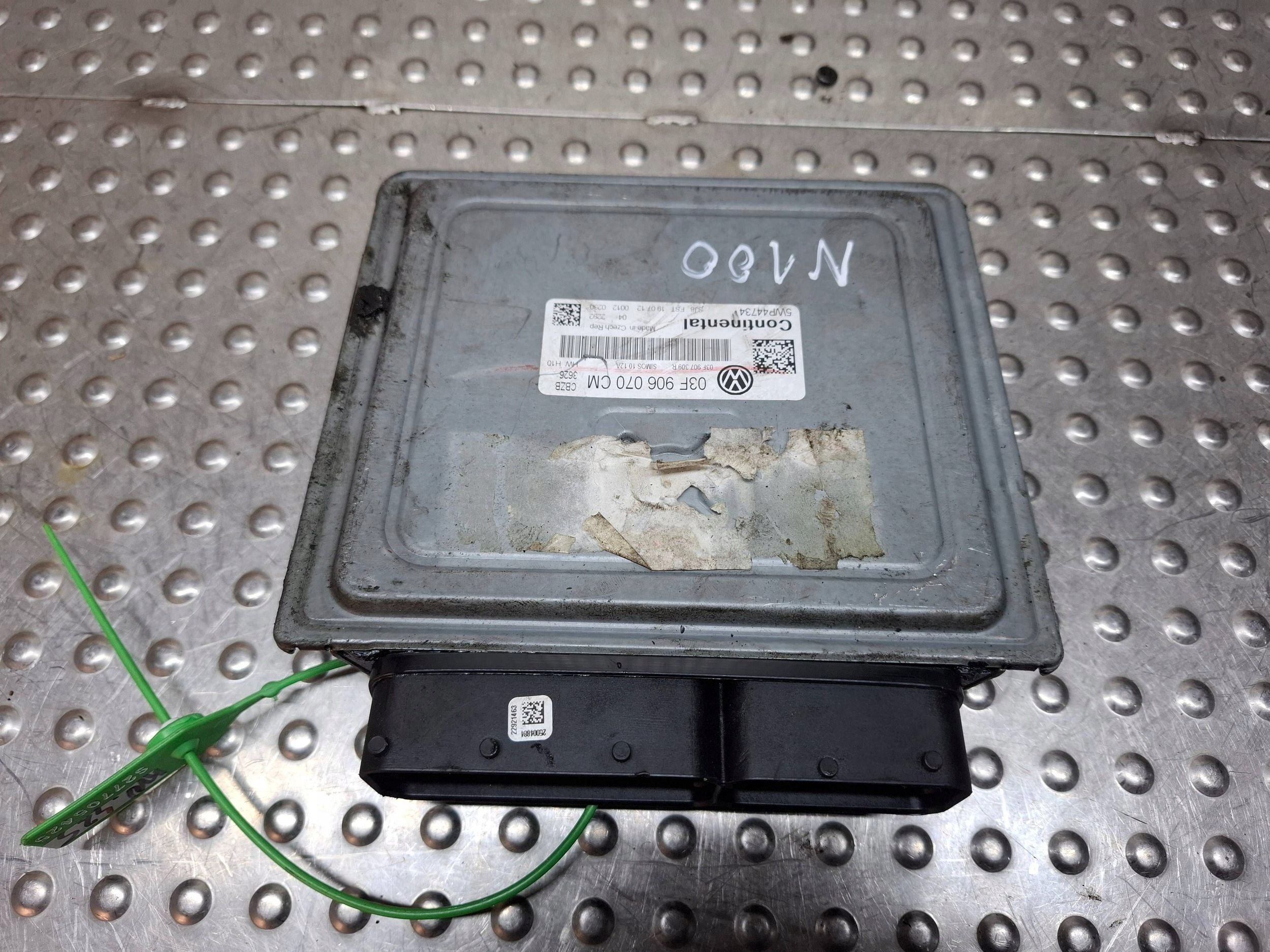 computer control unit of the engine 03F906070CM VW BEETLE 5C1 GOLF V 1.2 TSI