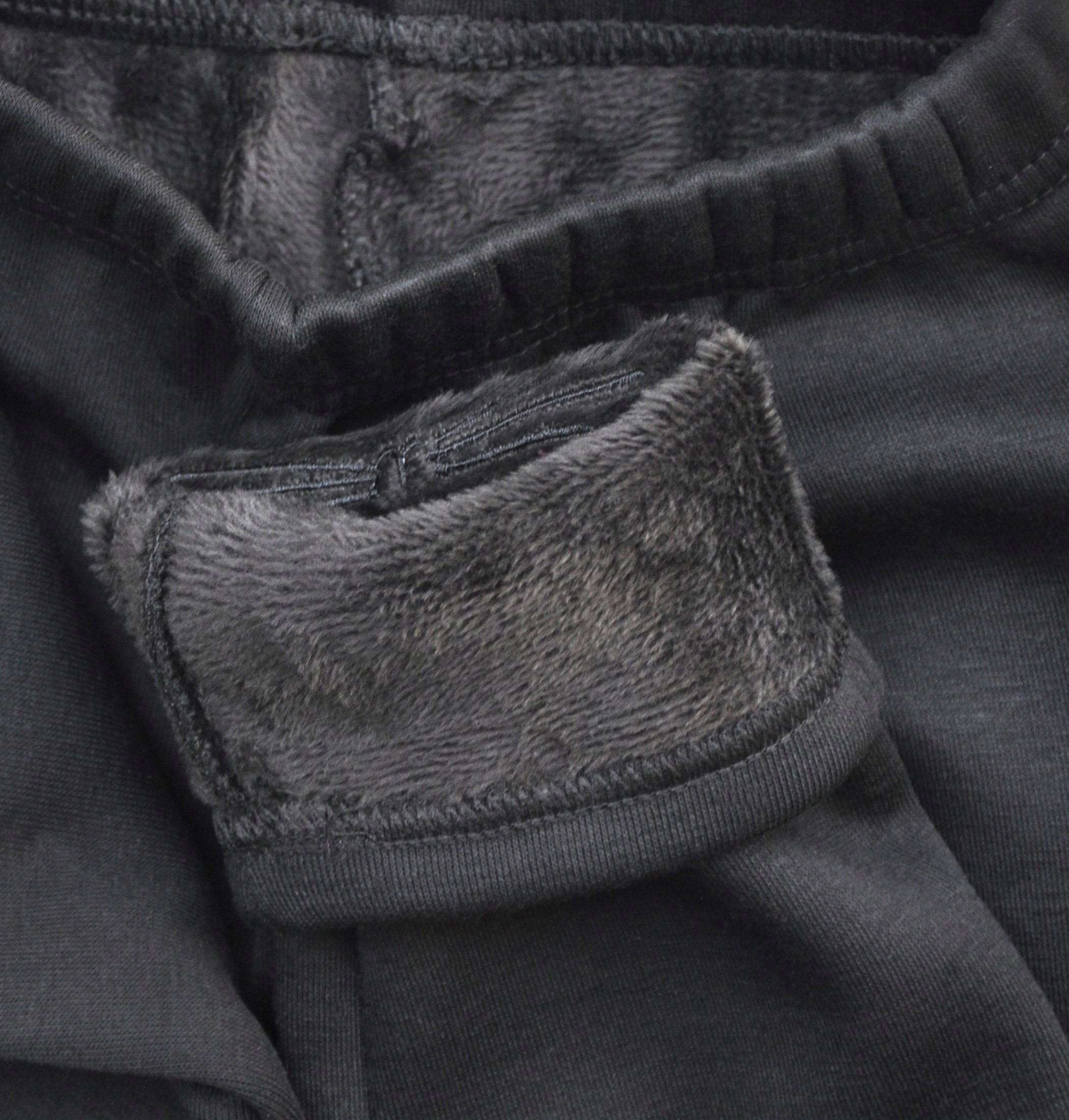 CAT Spodnie legginsy GRUBE czarne ocieplane misiem r 146 Kolor czarny