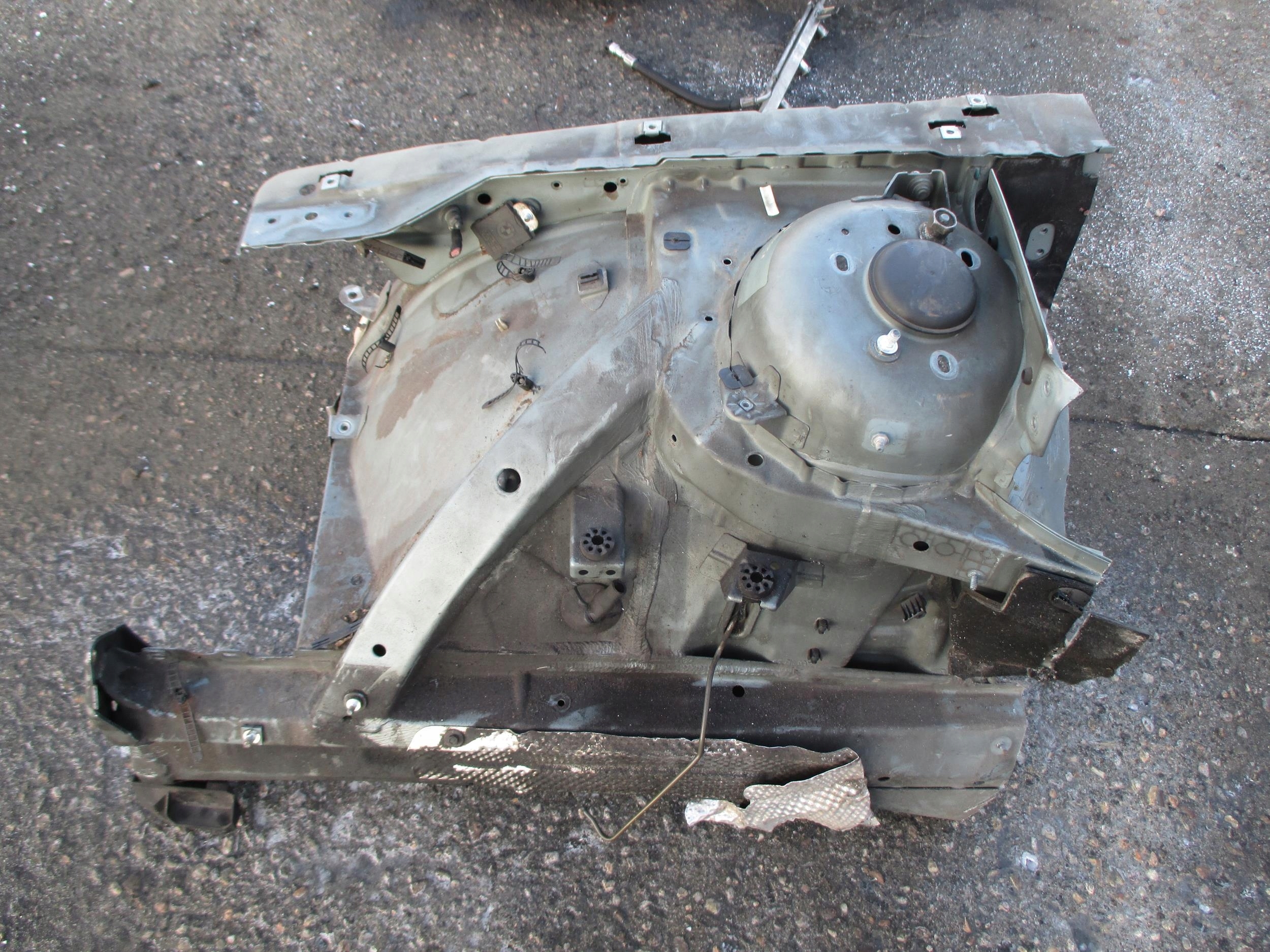 BMW E65 01-05 PODŁUŻNICA ĆWIARTKA PRAWY PRZÓD