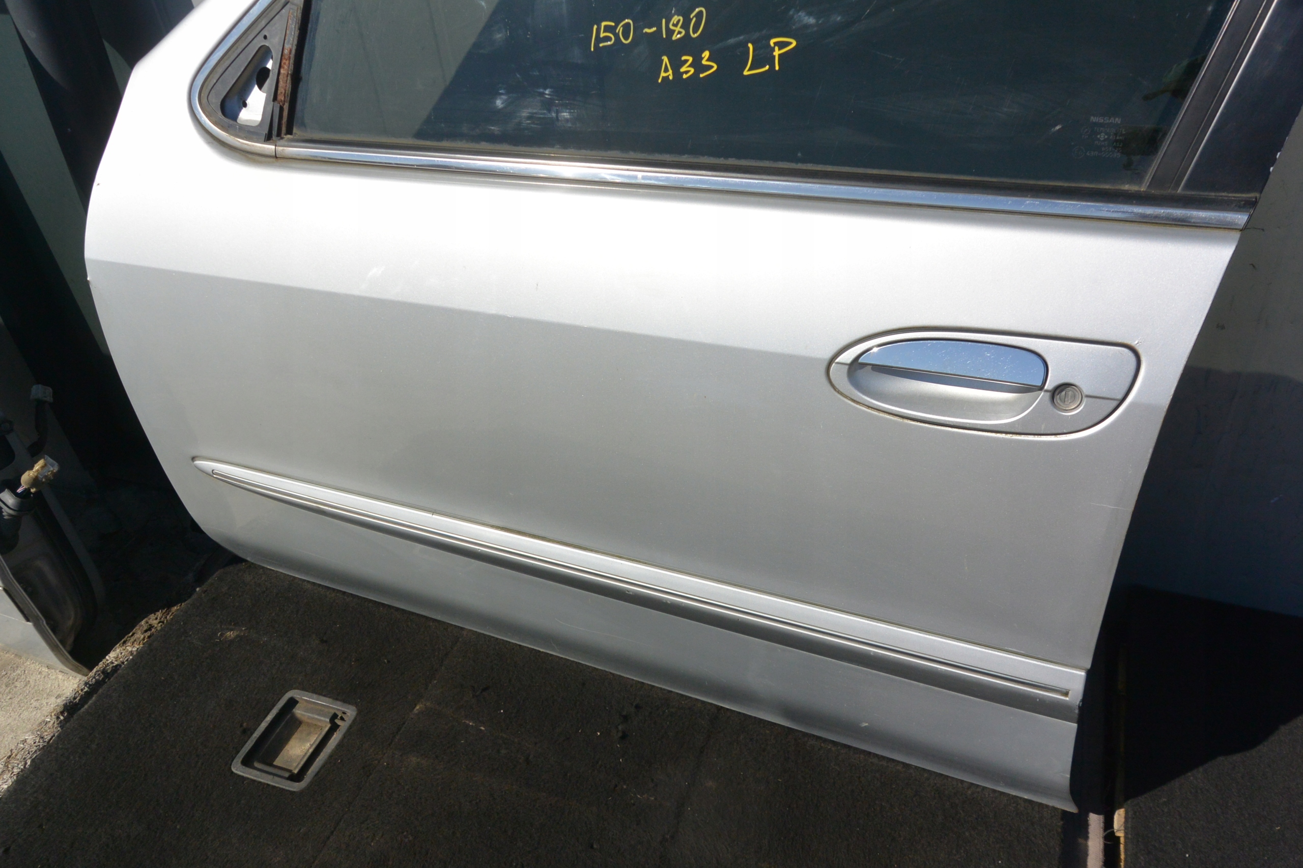 NISSAN MAXIMA A33 QX door left front 00-05