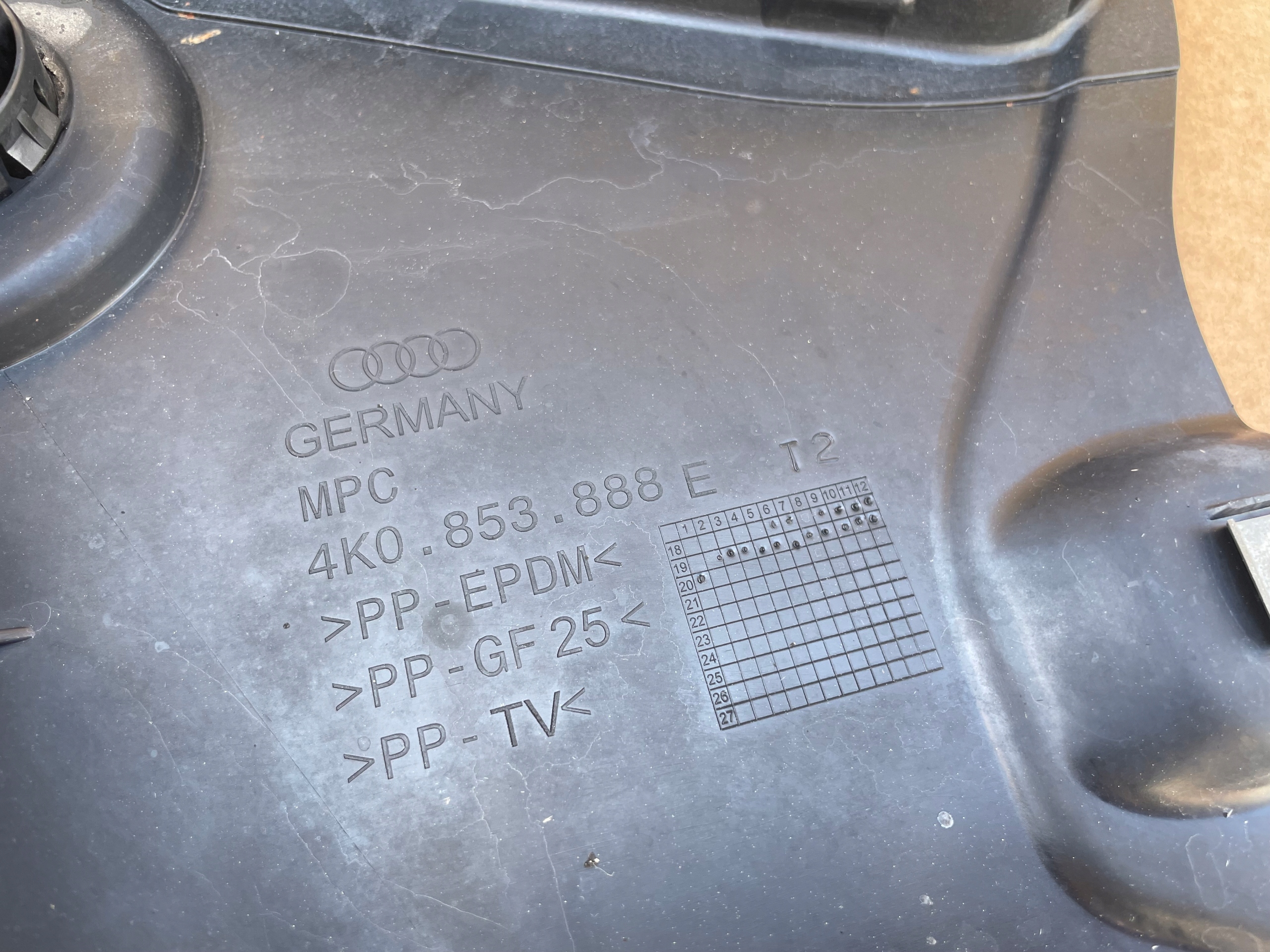 mudguard AUDI A6 C8 right 4K0853888E original as new