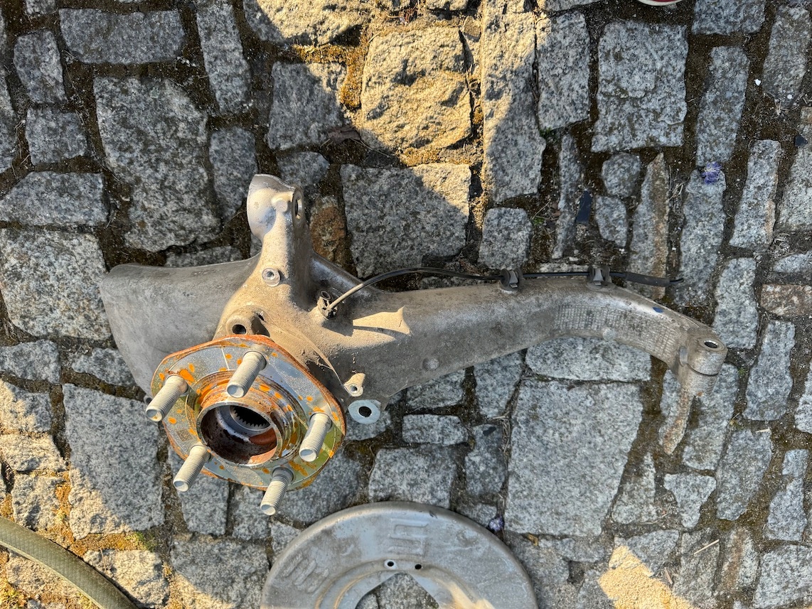 TESLA MODEL III 3 LEWA ZWROTNICA + PIASTA ORYGINAŁ