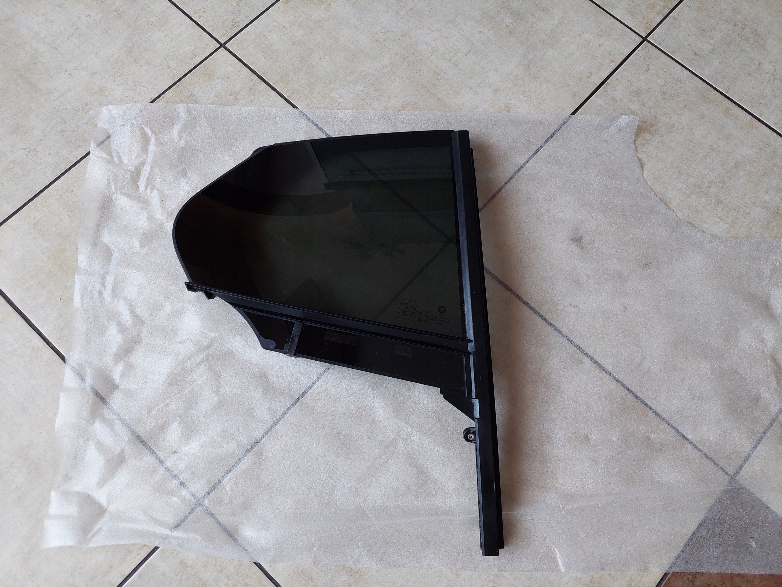 51357452414 - Бічне скло-п зд-BMW 1 F40