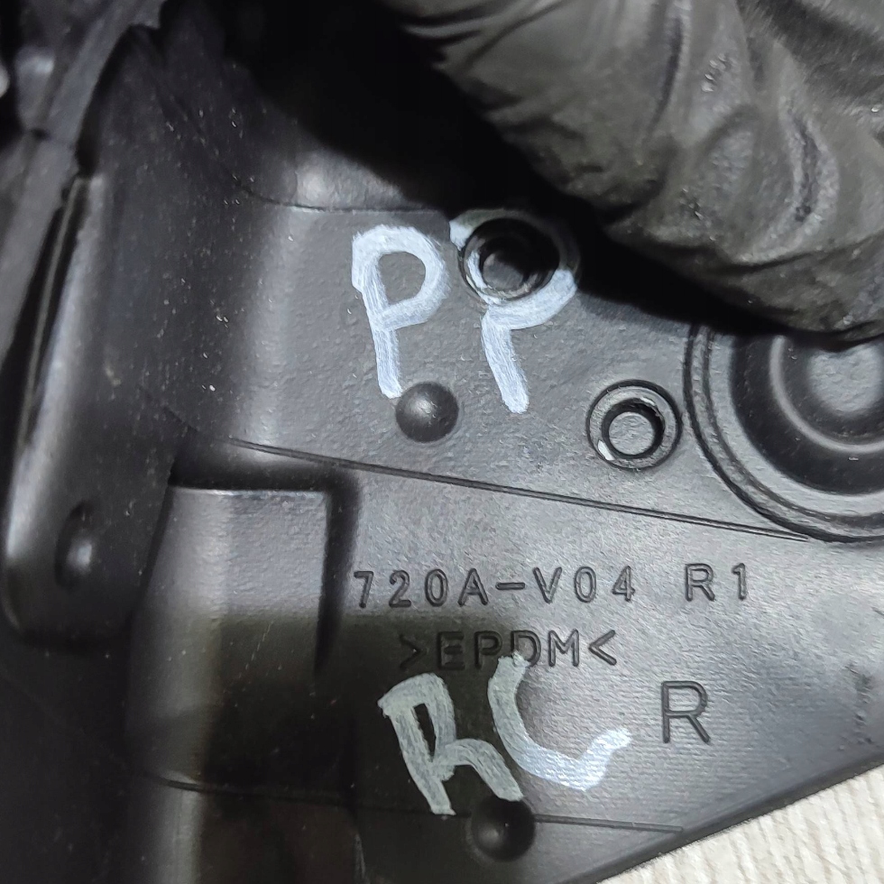 Lexus RC 2019 front side right rubber gasket door