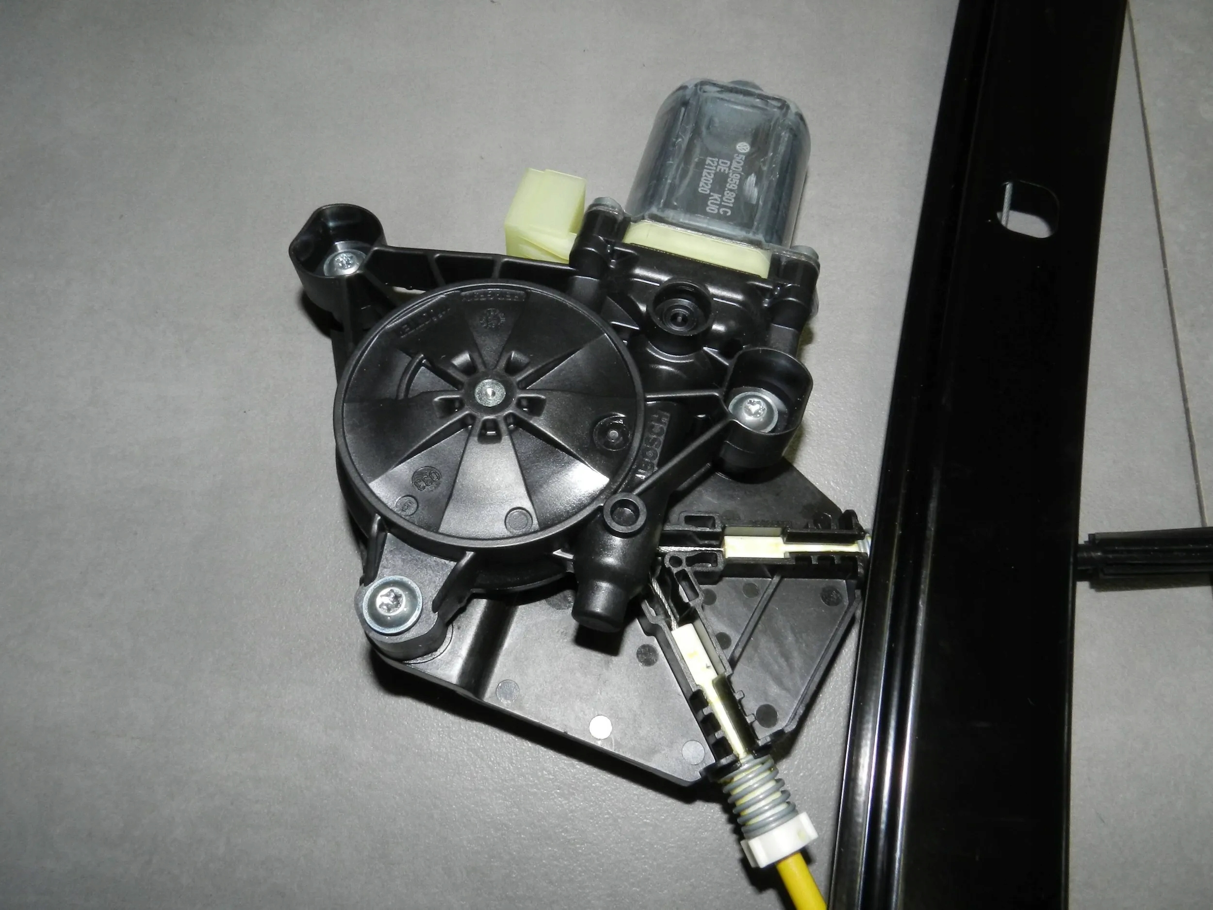 Audi S3 A3 8Y mechanism right front 8Y0837462