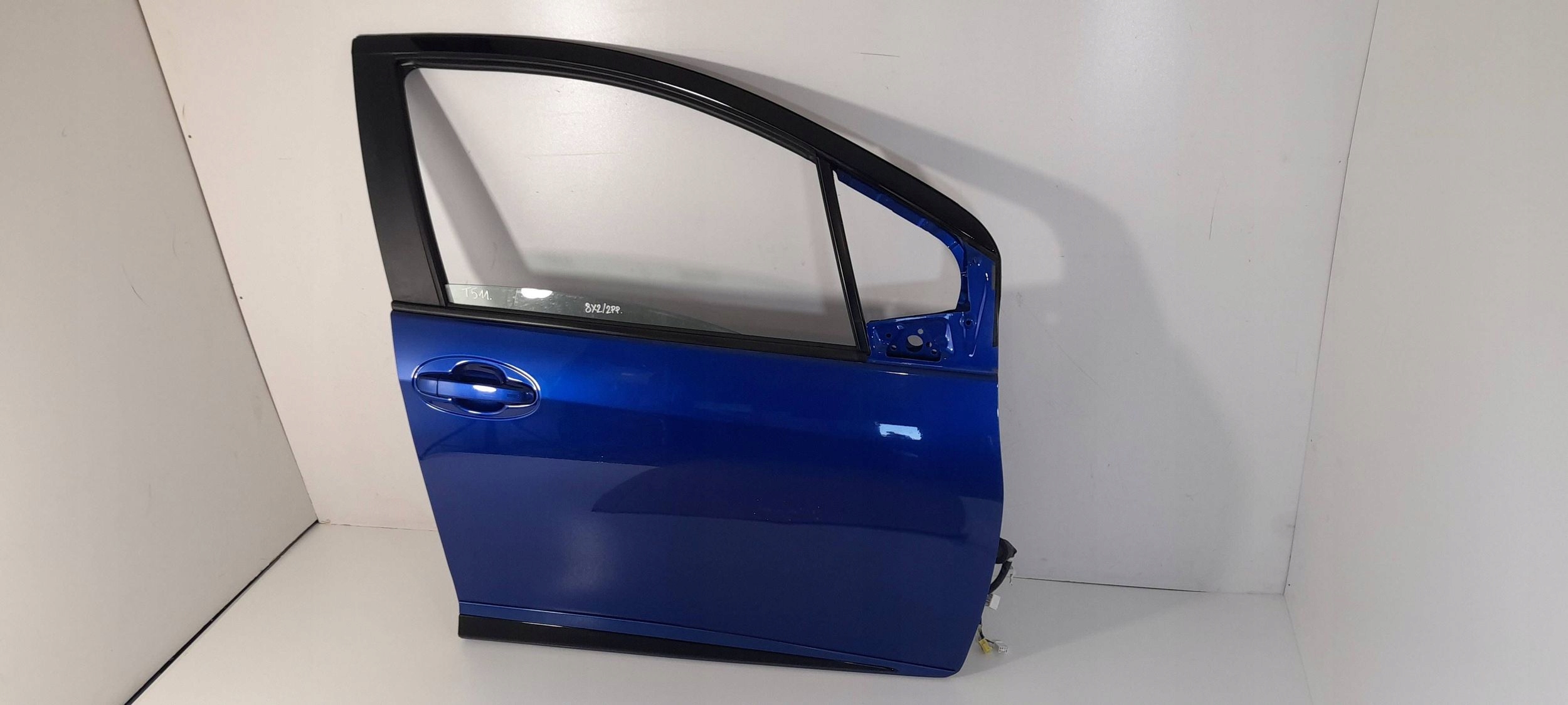Toyota Yaris III XP13 door front right 8X2=2PP (T511)