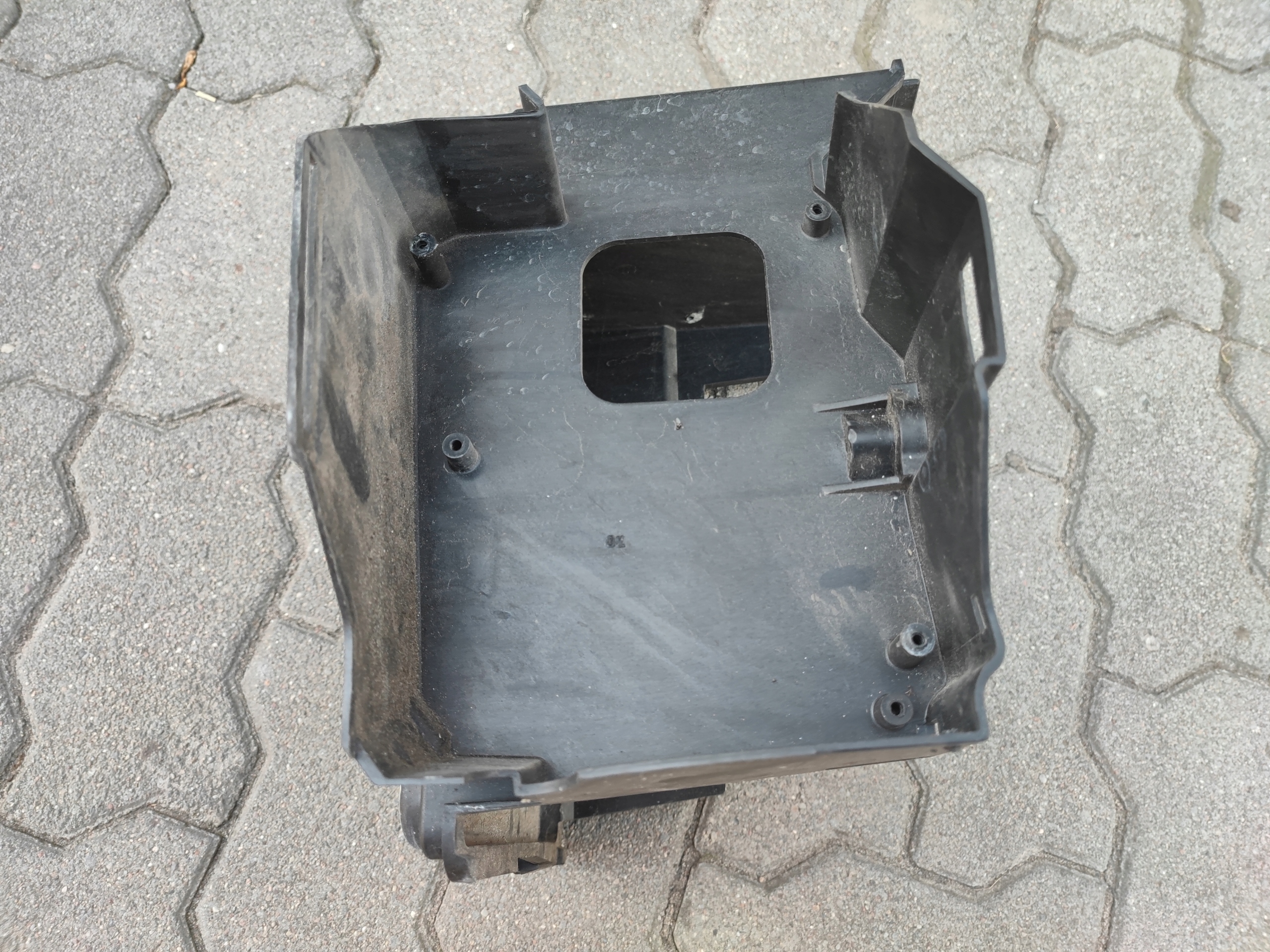 držiak Obal akumulátora VOLVO V50 30746055