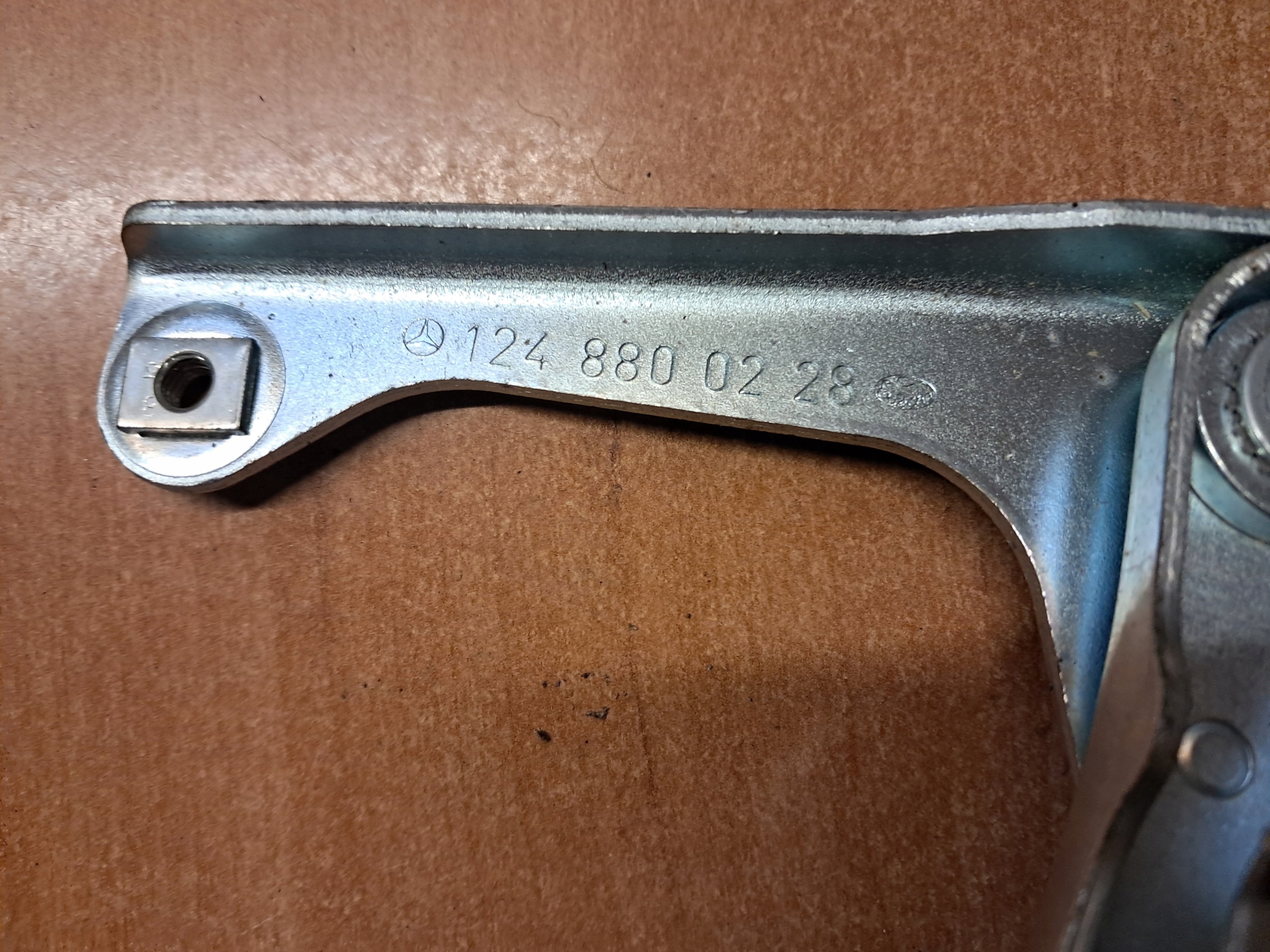 hinge bonnets right MERCEDES W124 1248800228 new OE