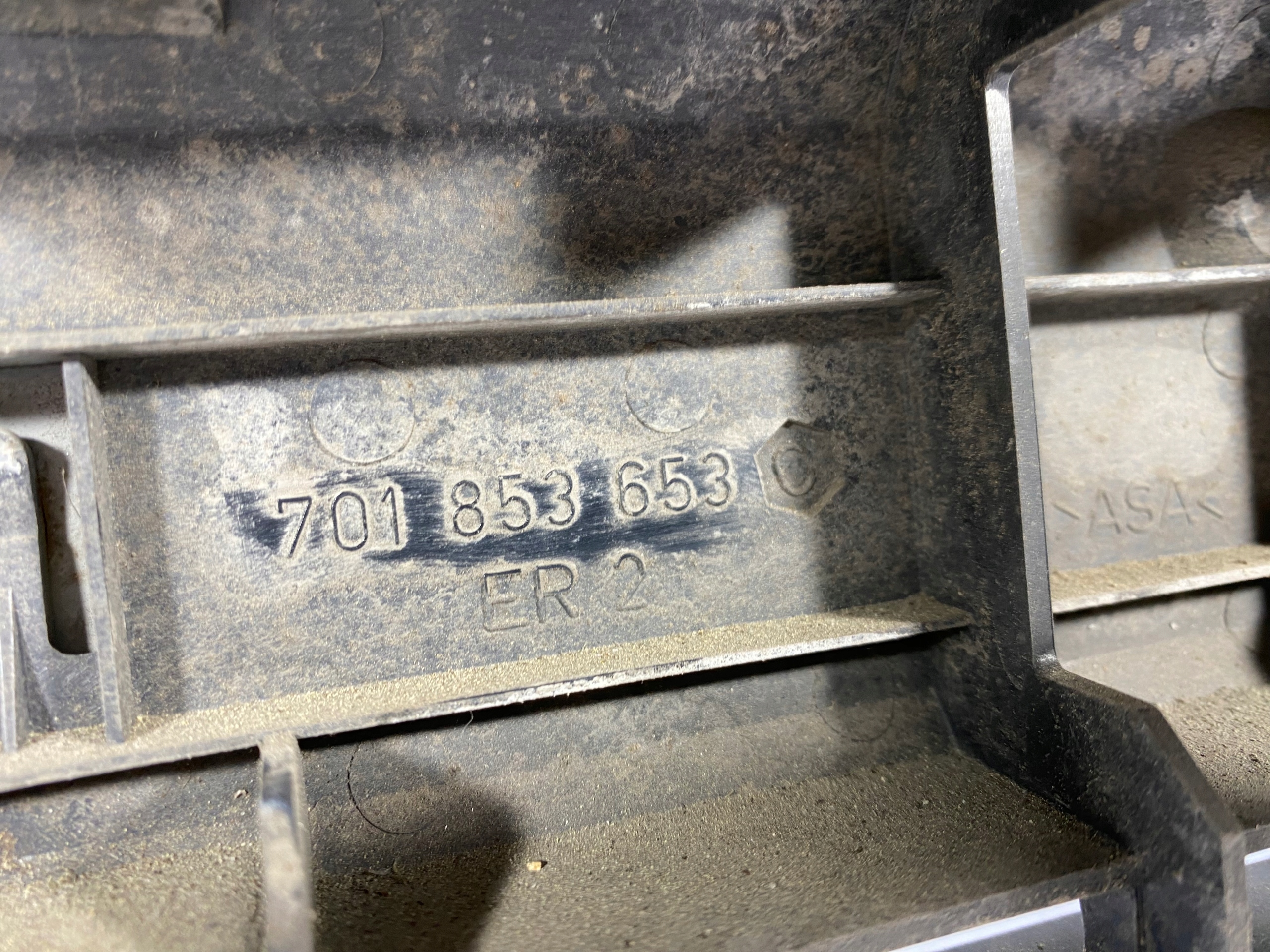 vw transporter T4 92-03 решетка радиатора 701853653