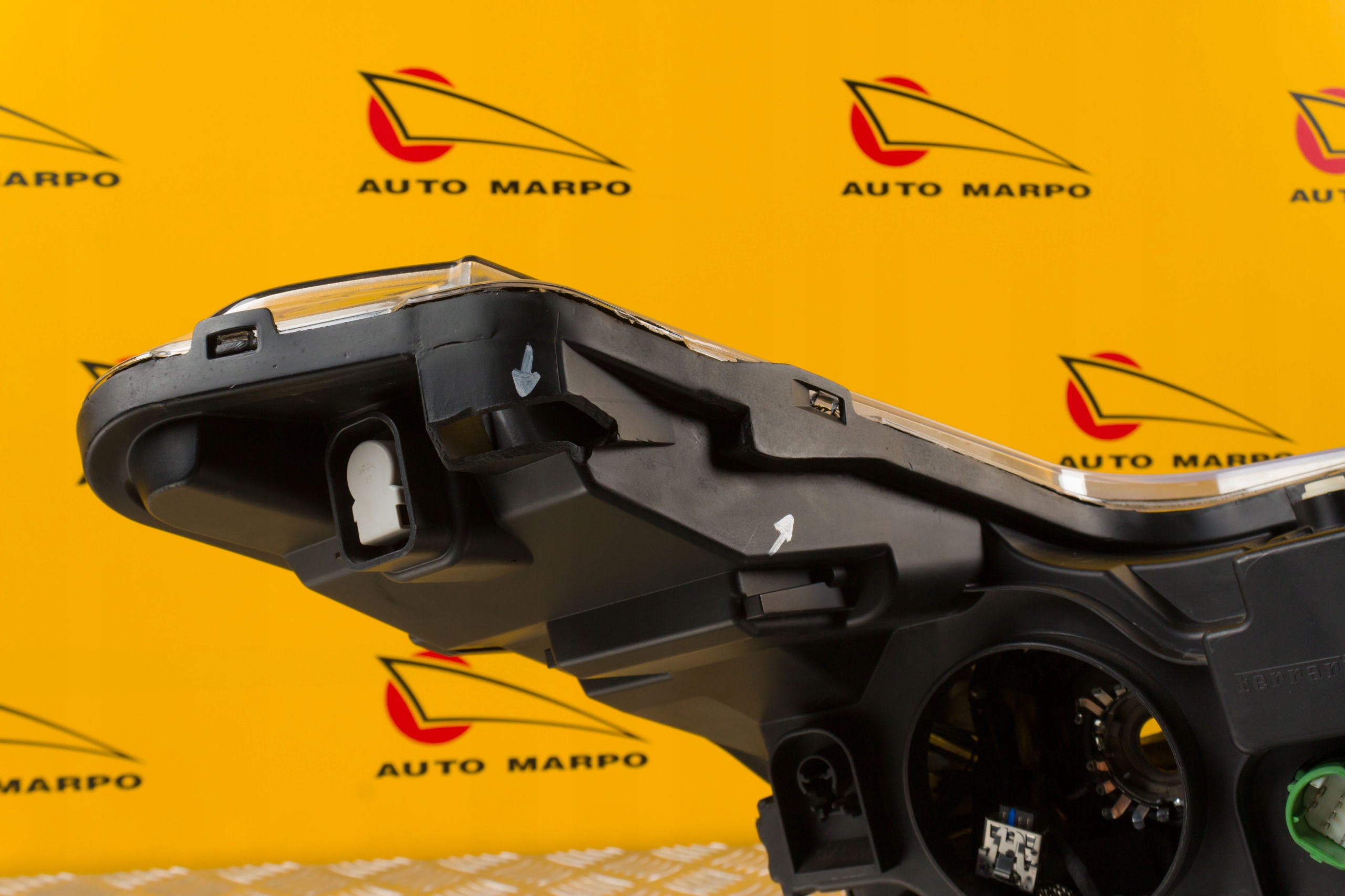 FERRARI GTC4LUSSO LUSSO REFLEKTOR LAMPA XENON LED Waga produktu z opakowaniem jednostkowym 5 kg