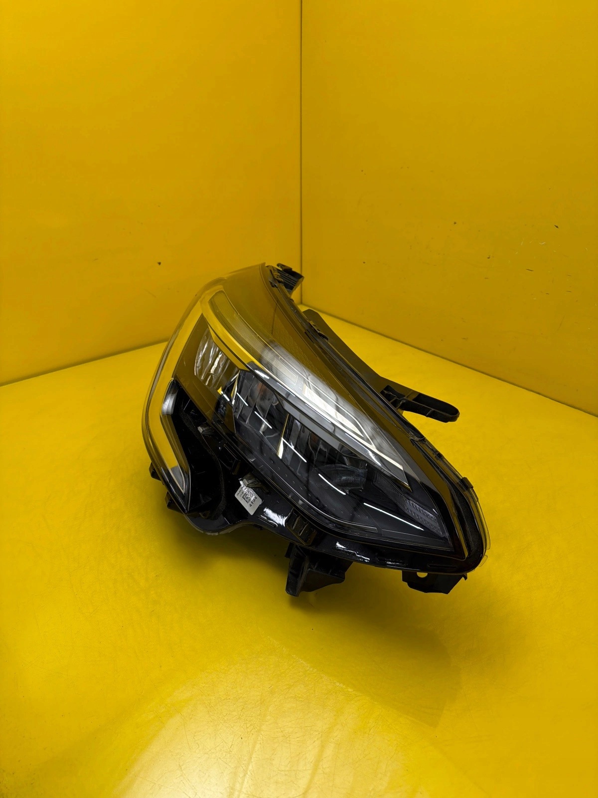 light right front Renault Clio V Full Led 260100902R