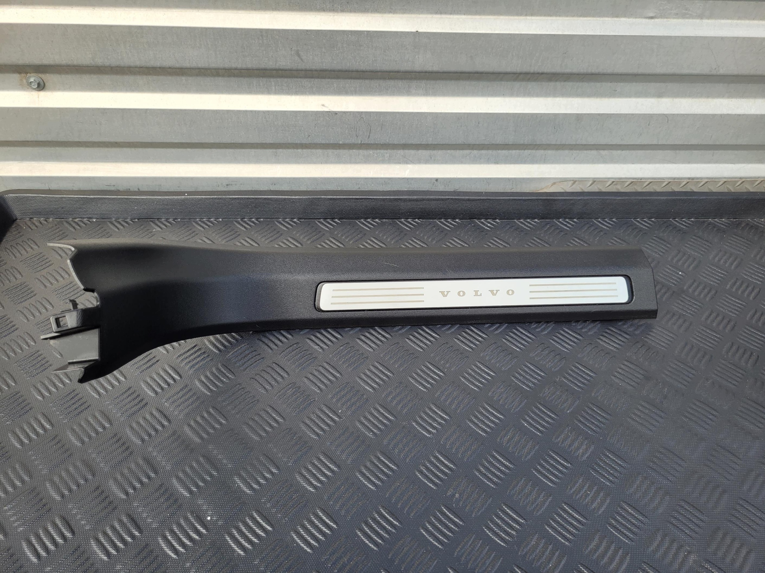 moulding cap of the threshold left 3144801 VOLVO XC60 II