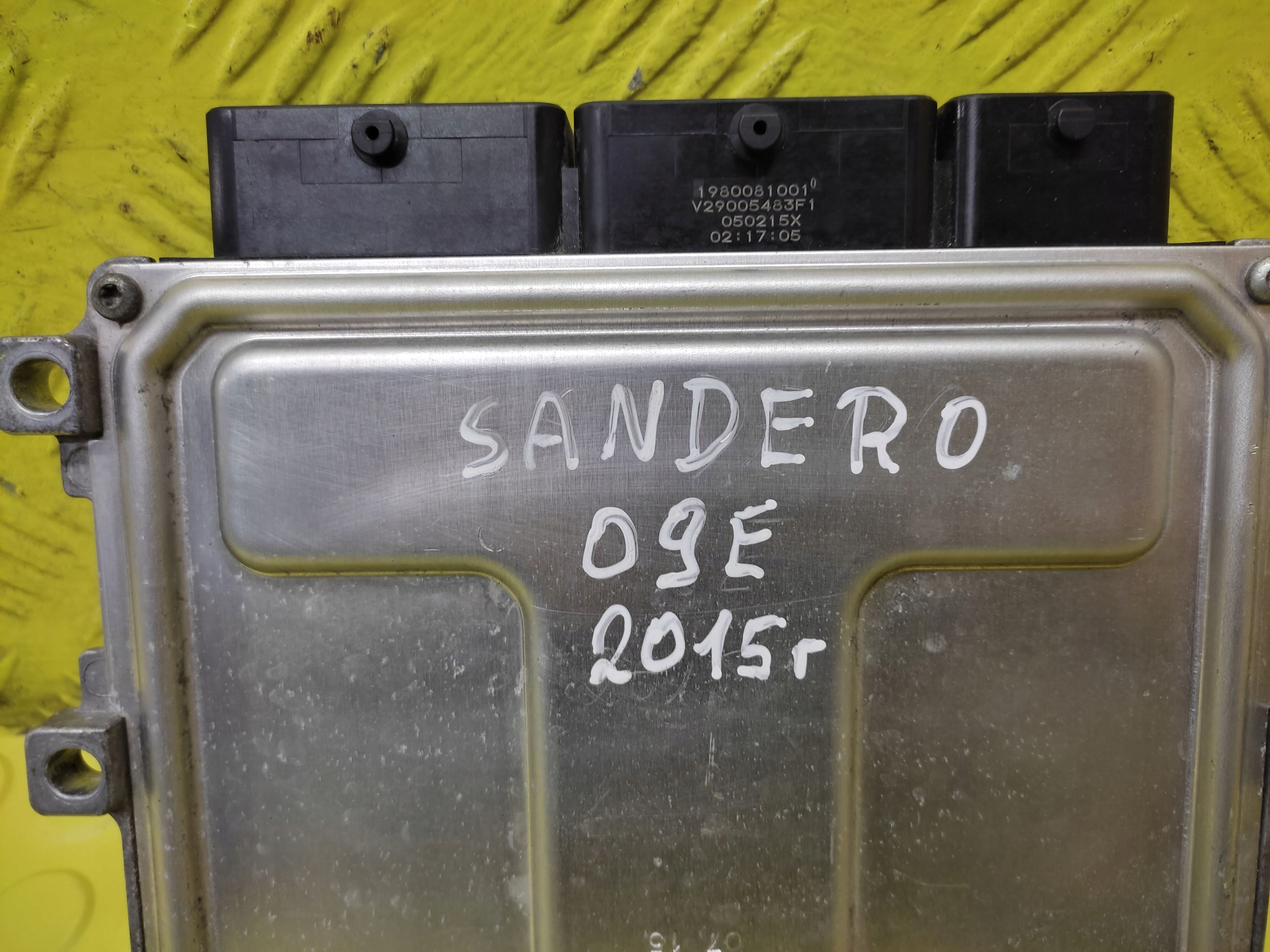 DACIA SANDERO control unit of the engine 237102803R