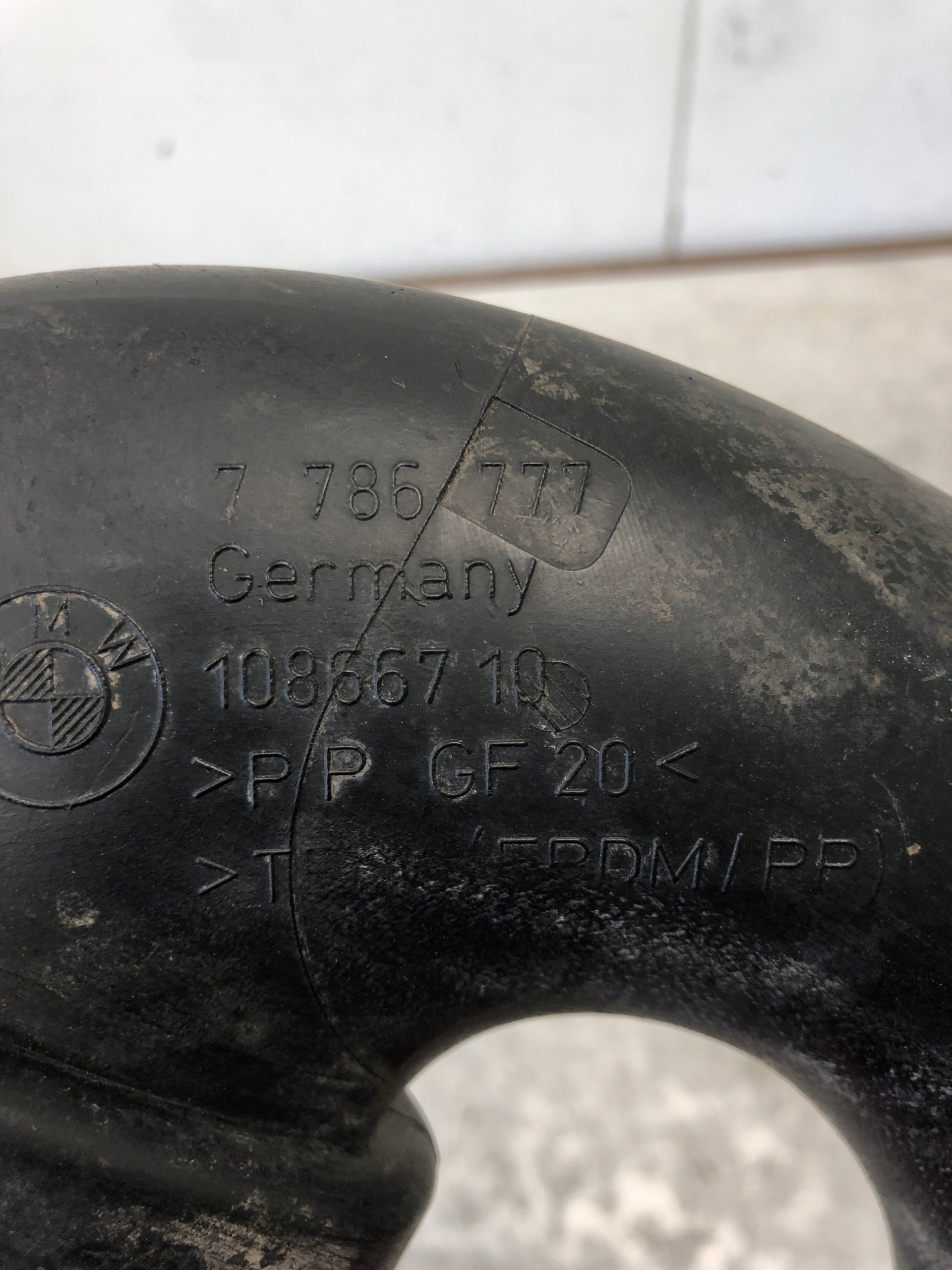 pipe air hose BMW 7786777