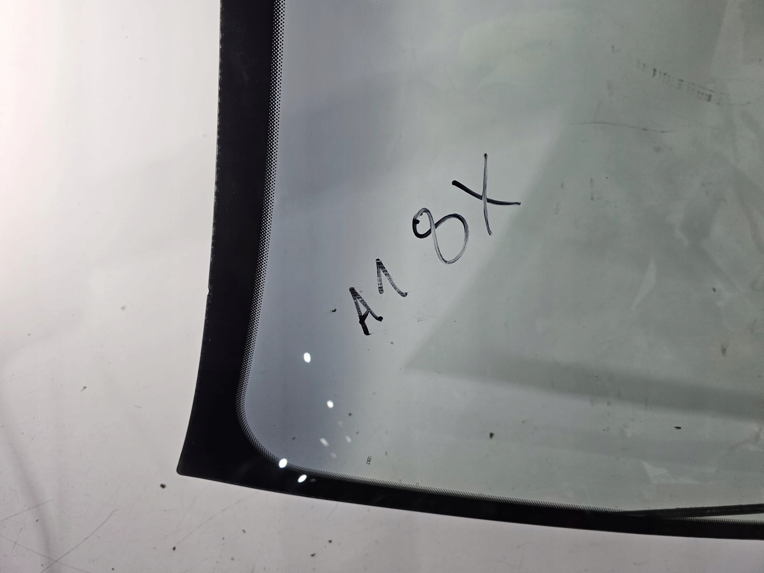 window front iron AUDI A1 8X 2014R
