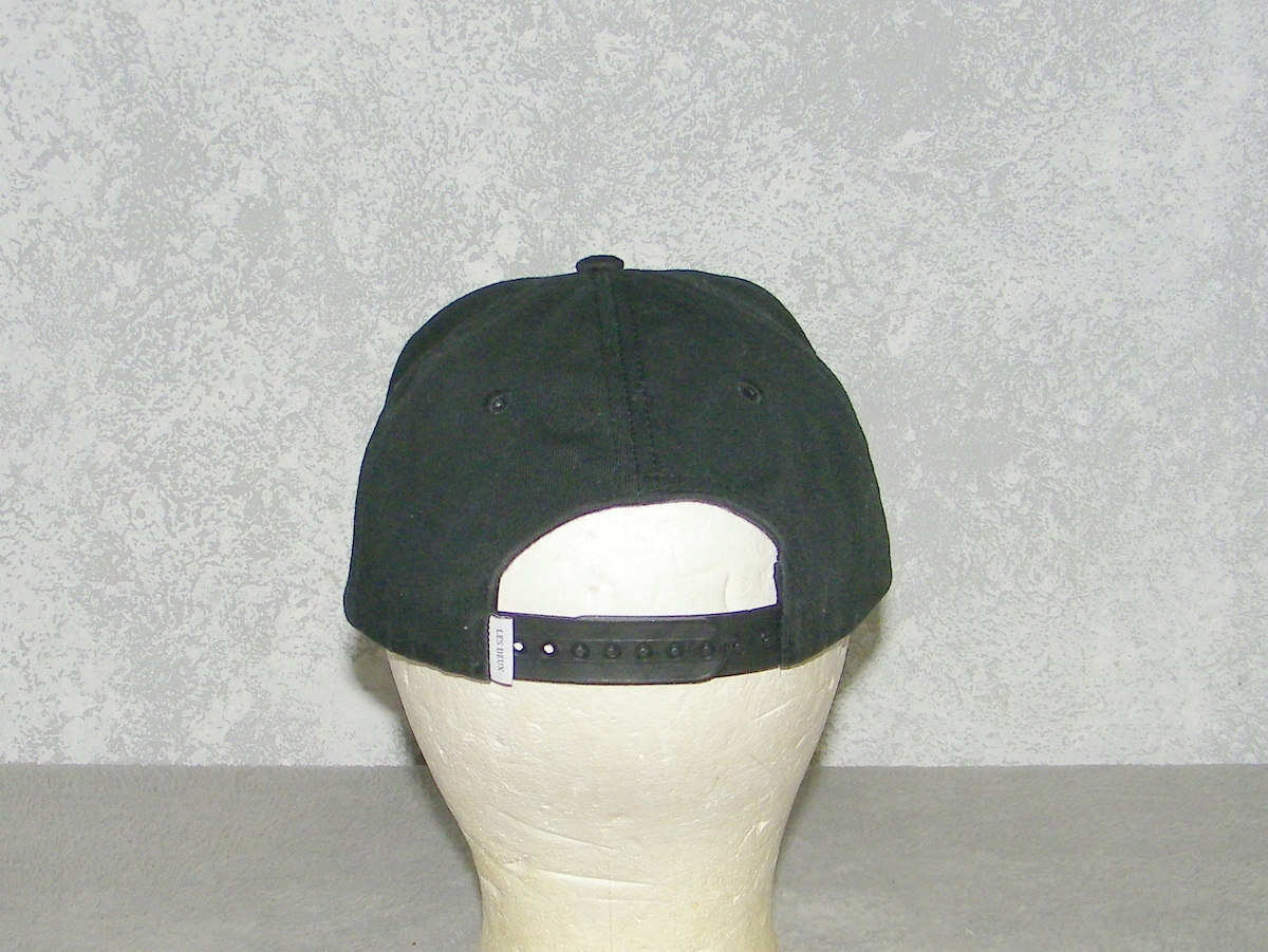 LES DEUX - CZAPKA Z DASZKIEM - JAK NÓWKA !!!! Kod producenta 100086