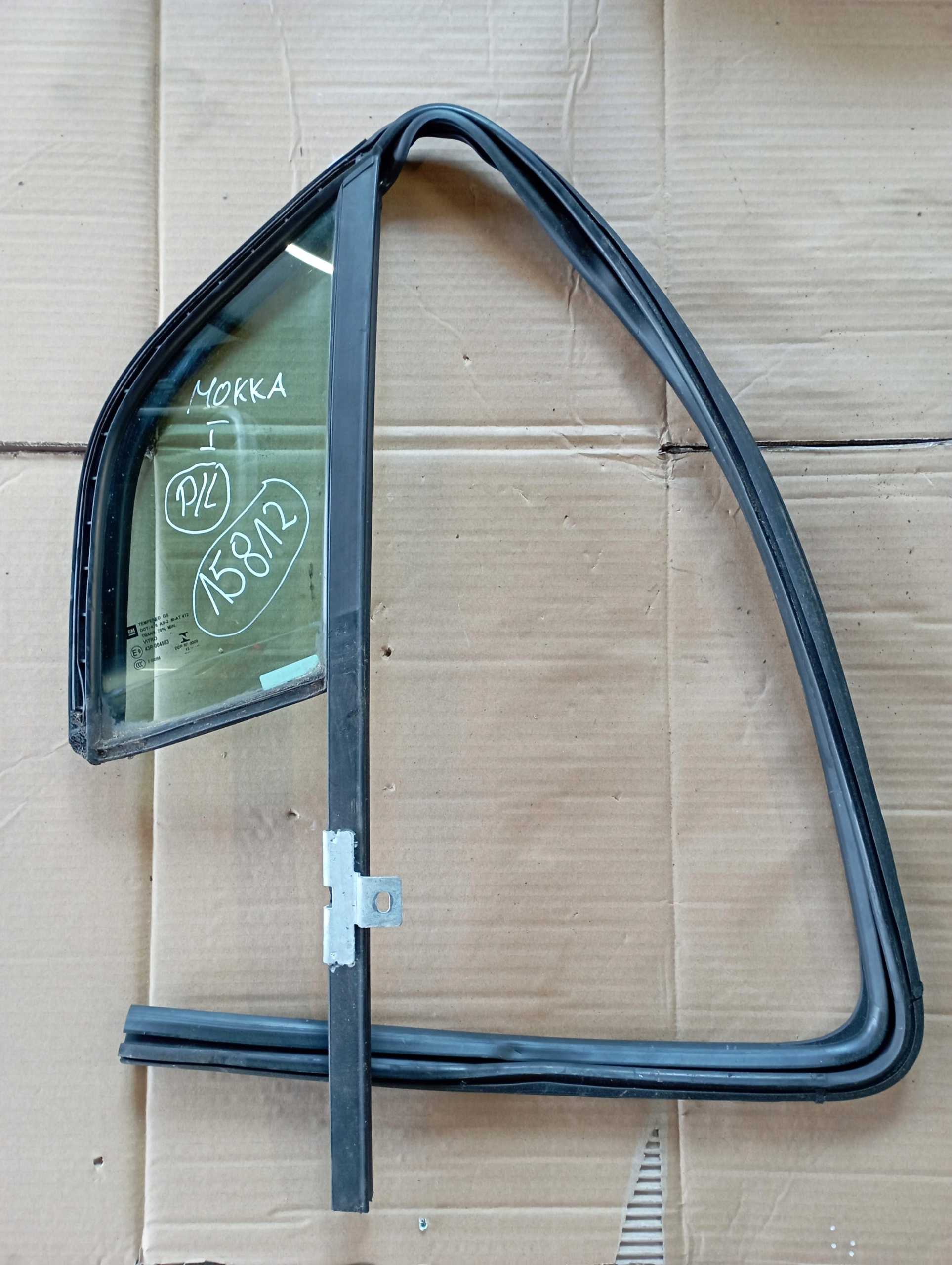 OPEL MOKKA I 1 SZYBA PRZÓD LEWA