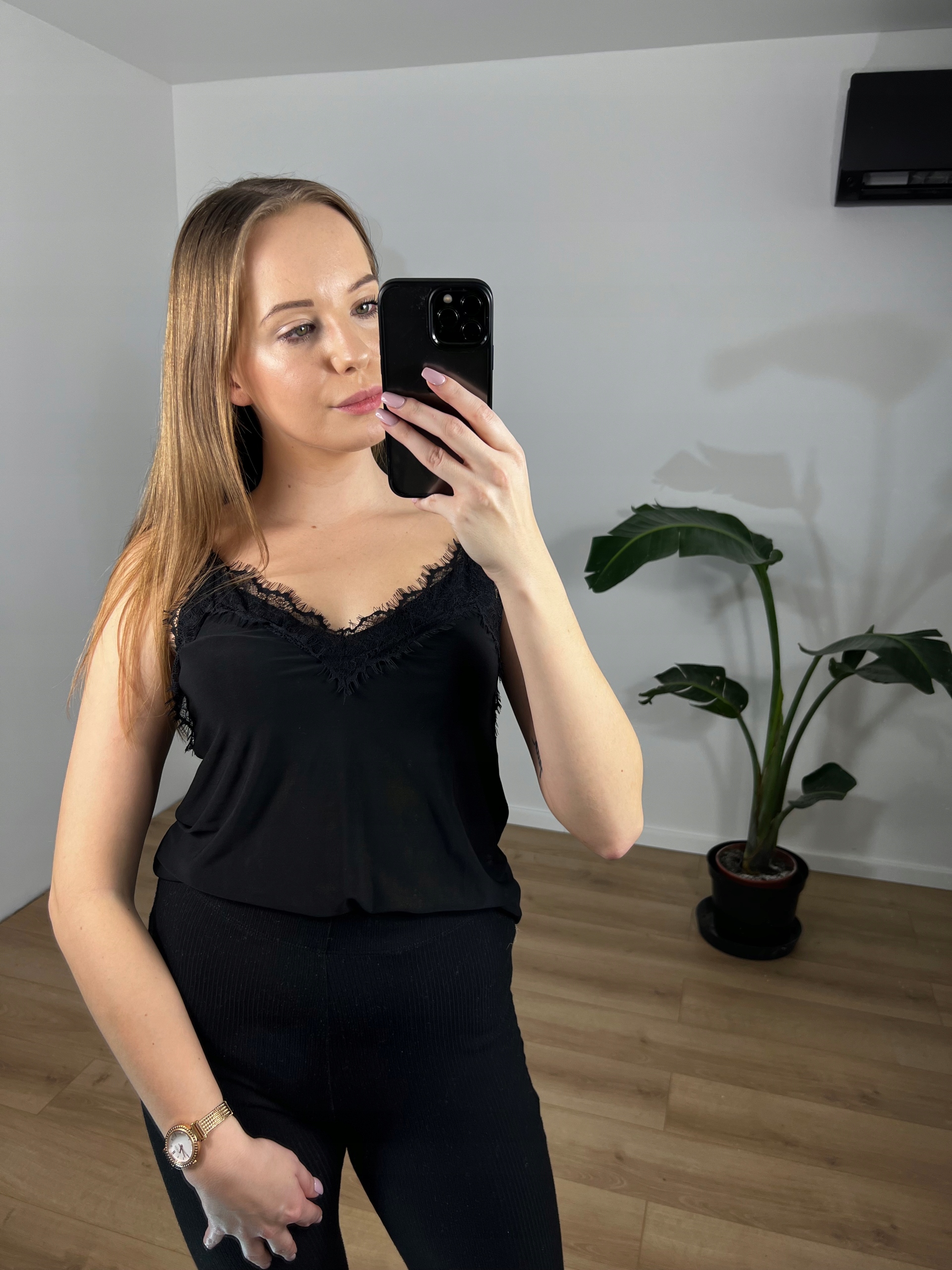 

Top z dekoltem w szpic koronką rzęs bluzka czarny