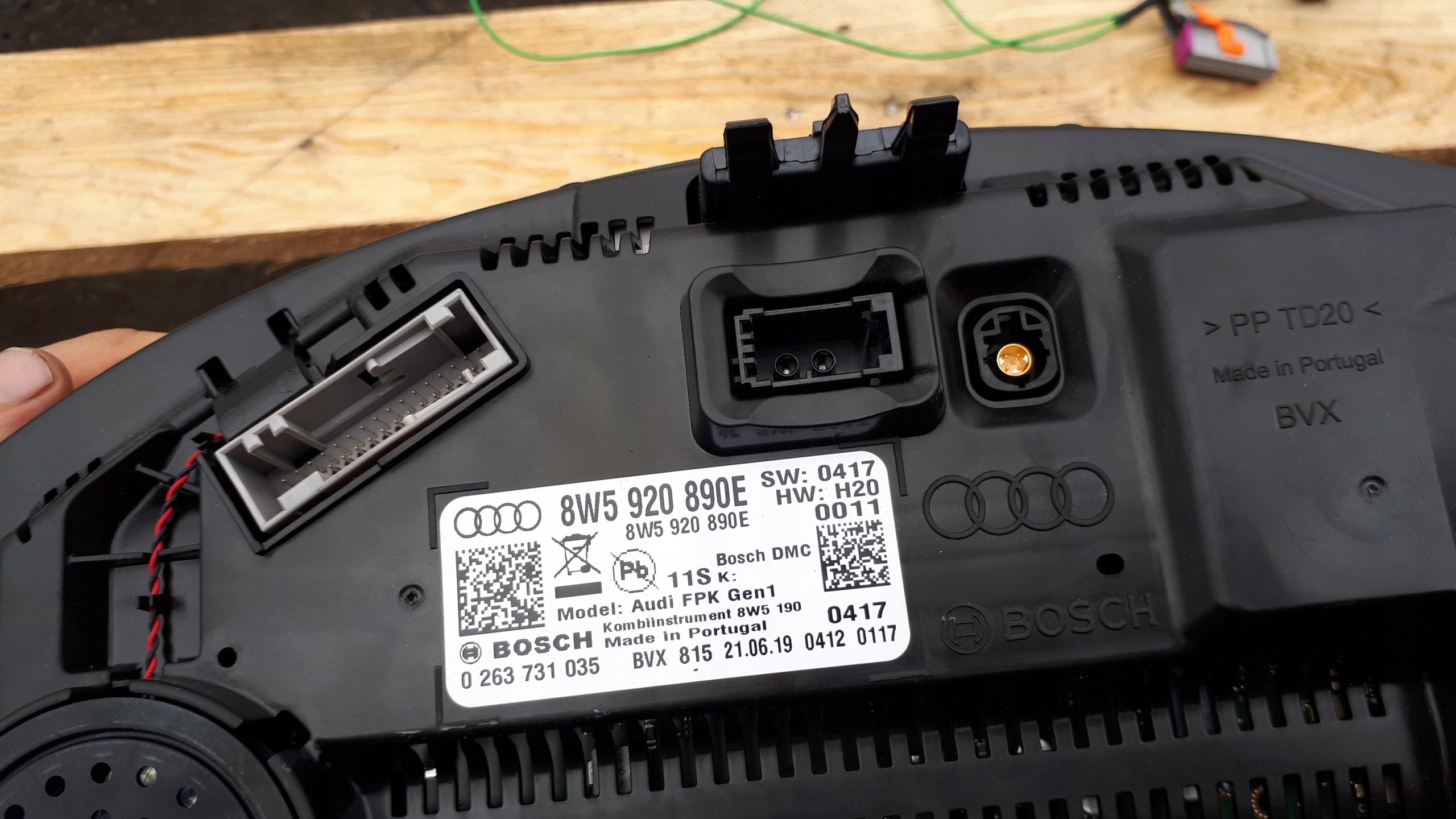 спидометр Audi OE 8W5920890E