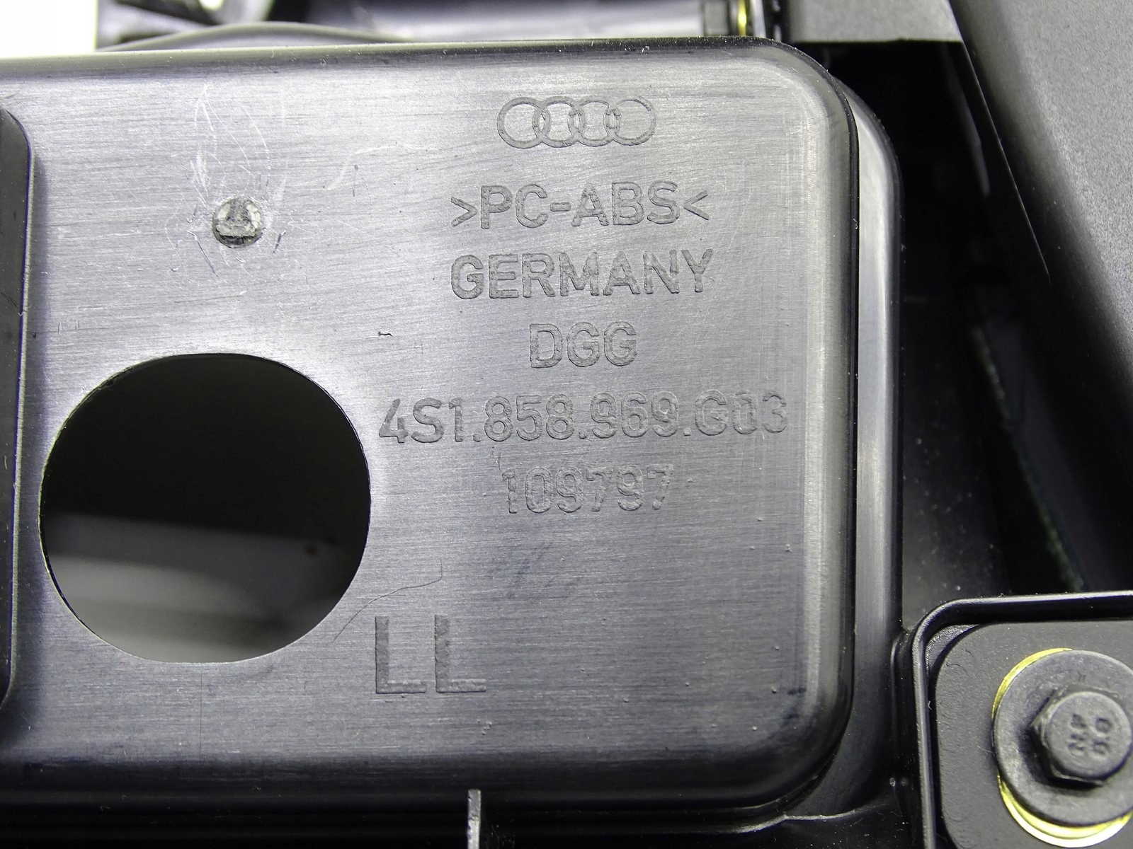обивка панель защита левый Audi R8 4S SPYDER 16- европа 4S1858969