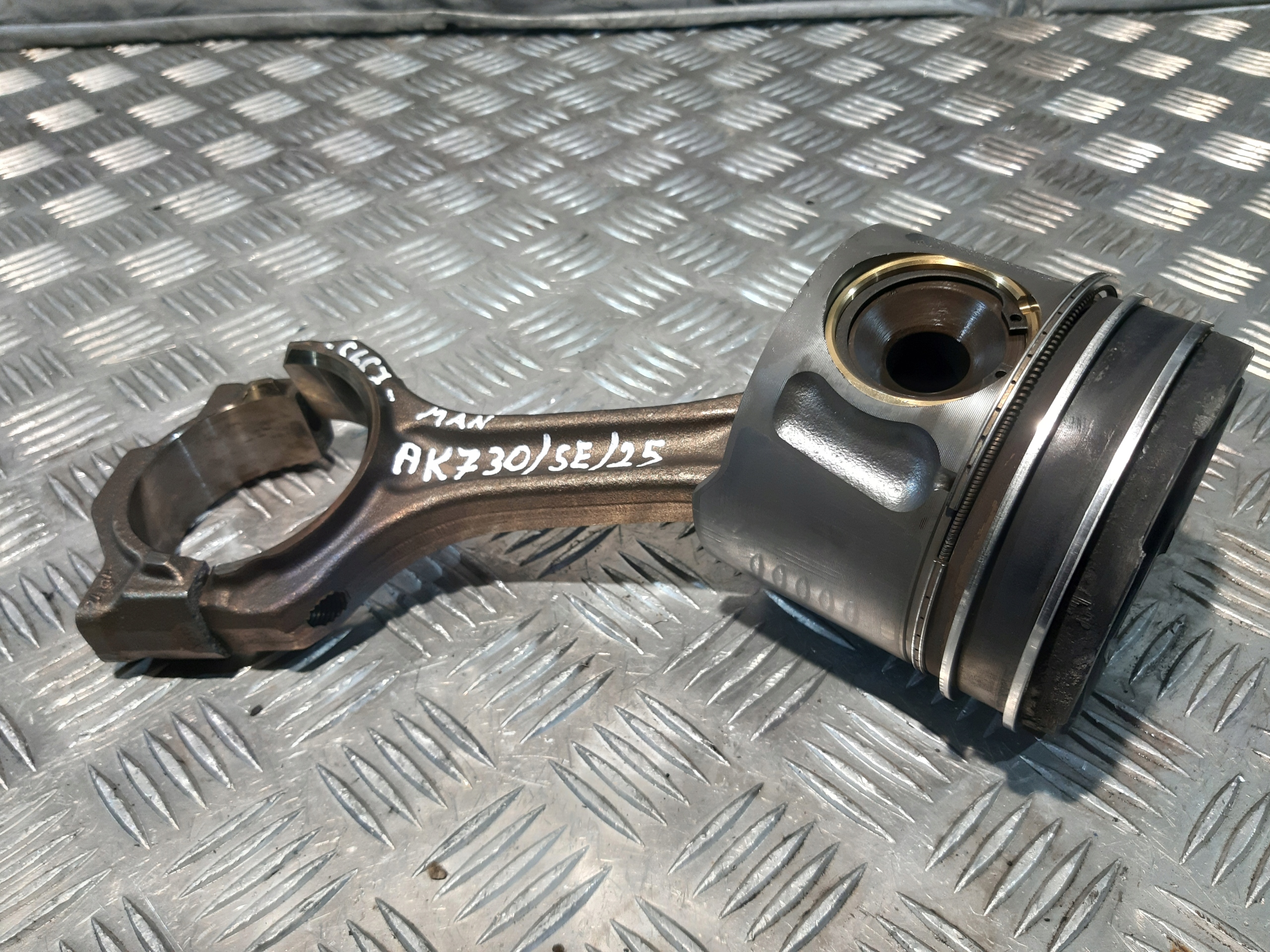 piston connecting rod MAN D0836 LOH66