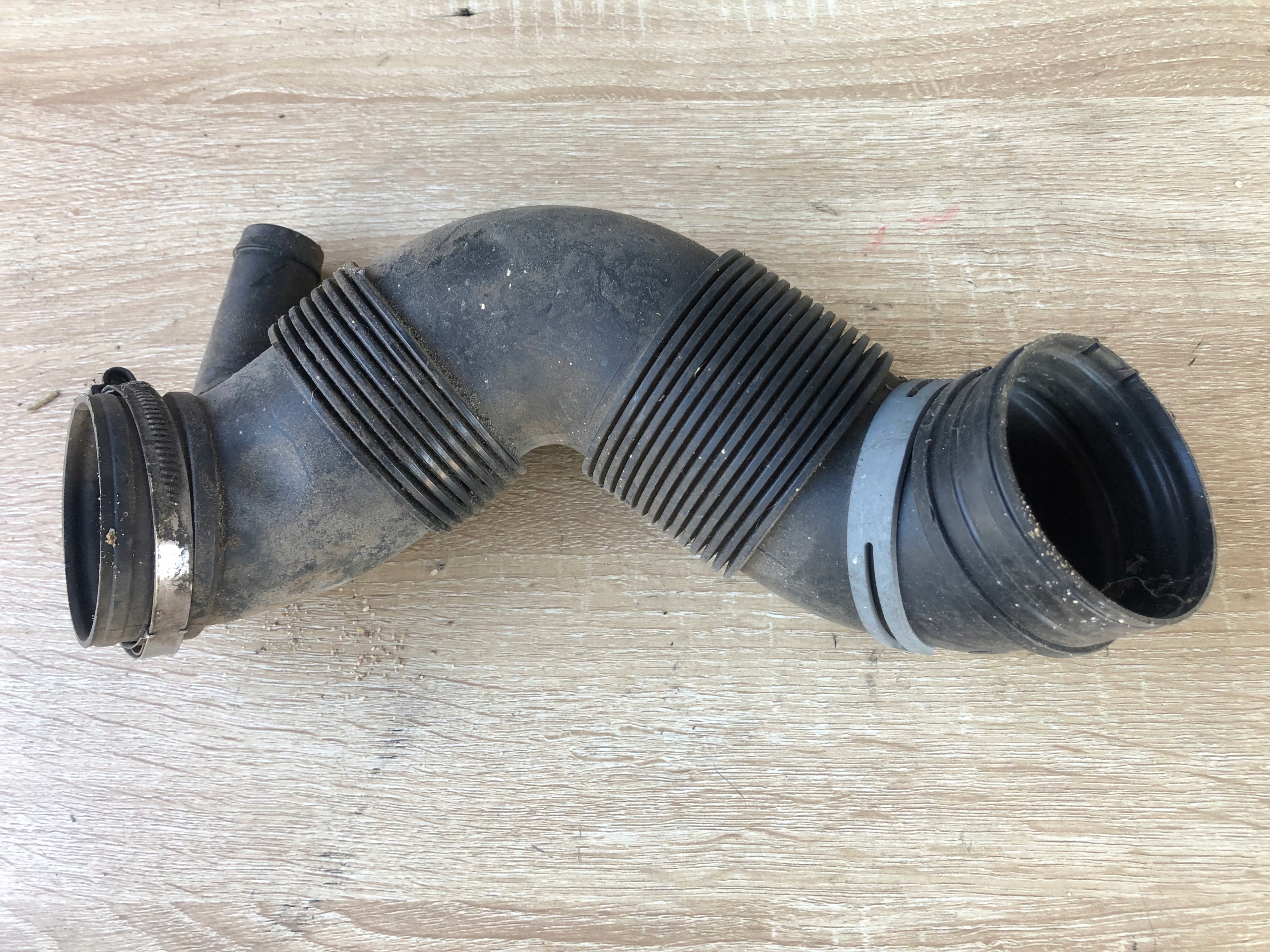 pipe air hose VW SKODA AUDI 3C0129654M